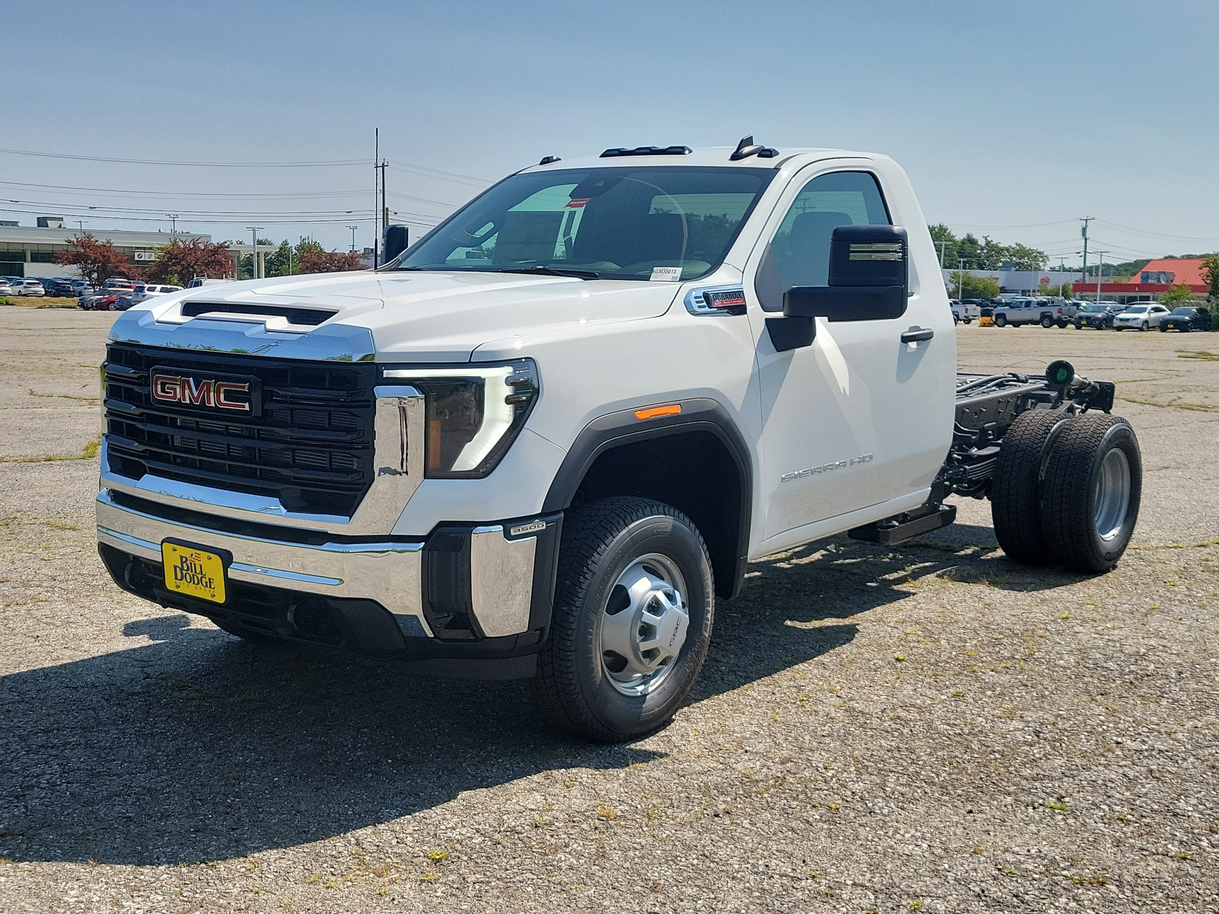 Summit White 2026 GMC Sierra 3500HD Chassis Pickup Truck Four-Wheel Drive Automatic