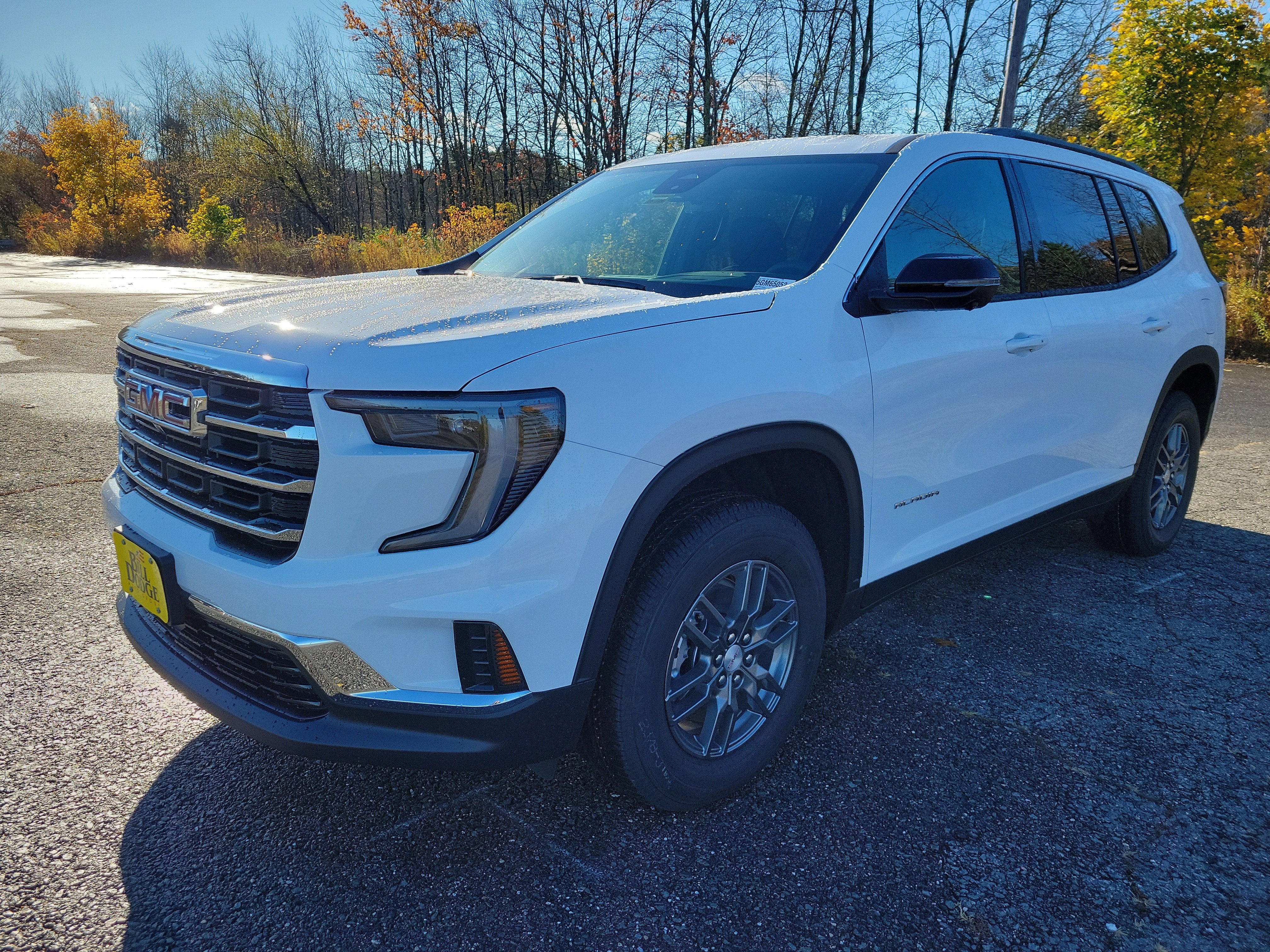 Summit White 2026 GMC Acadia SUV / Crossover Four-Wheel Drive Automatic