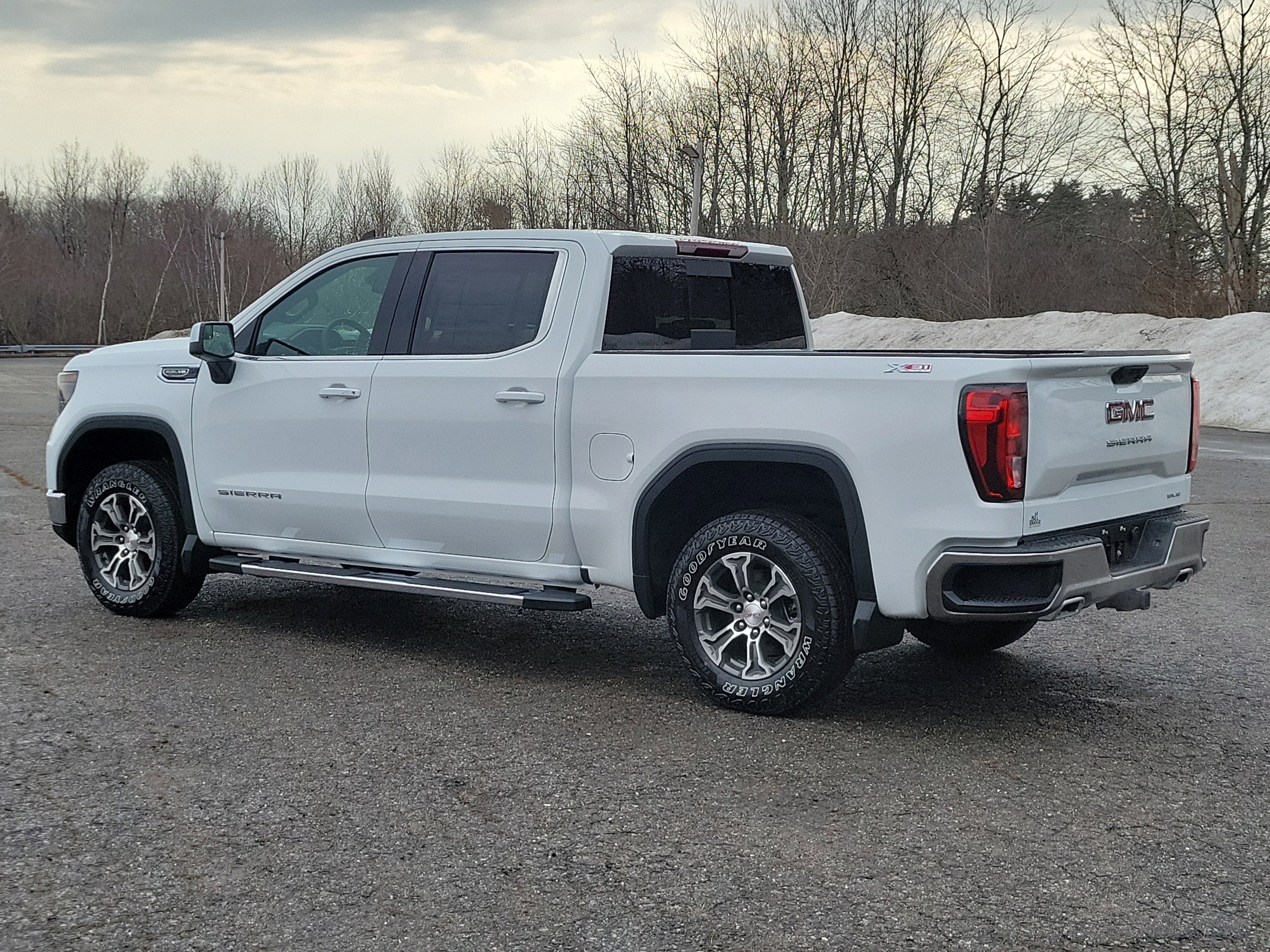 View vehicle photo 7