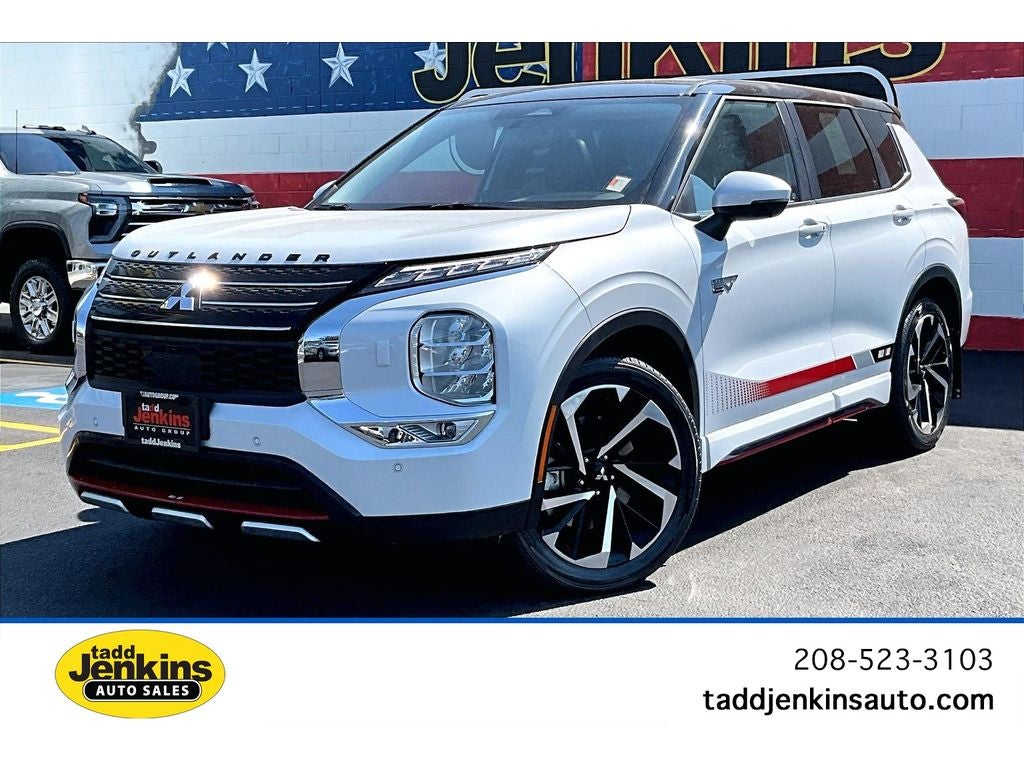 White Diamond/Black Roof 2024 Mitsubishi Outlander Hybrid Plug-in   Automatic