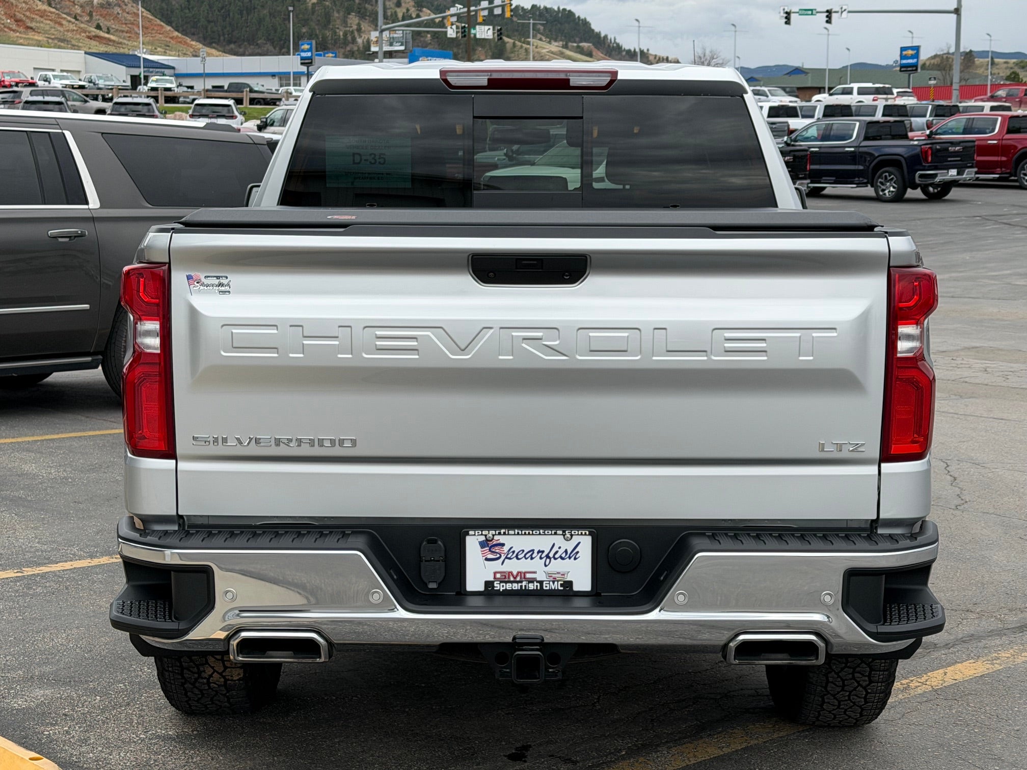 View vehicle photo 6