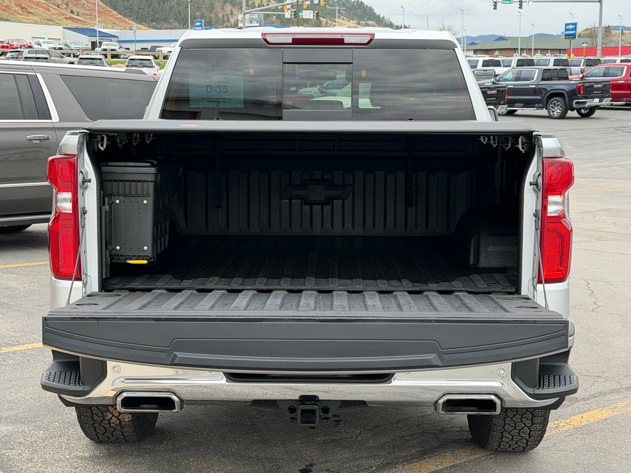 View vehicle photo 7