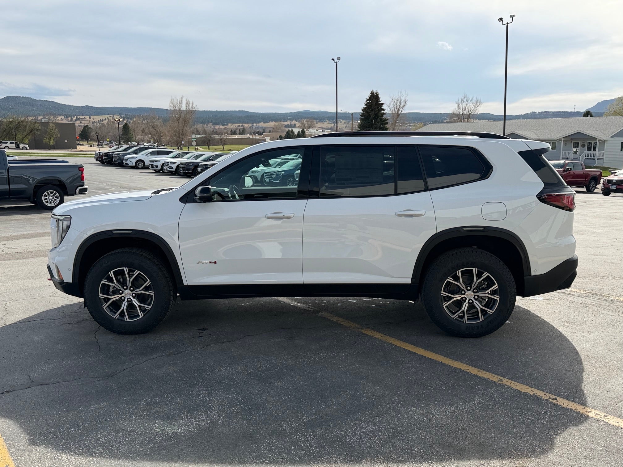 View vehicle photo 4