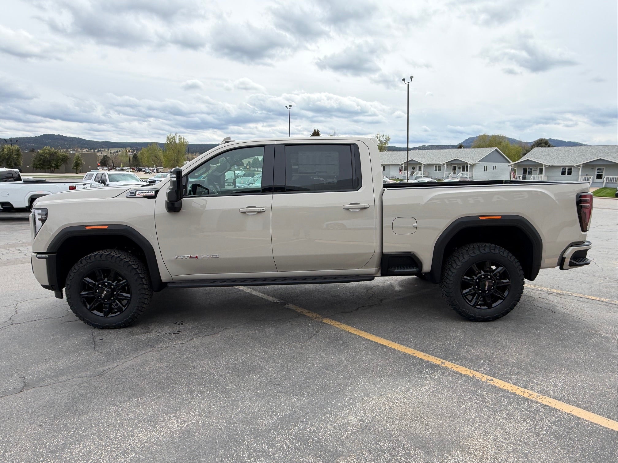 View vehicle photo 4