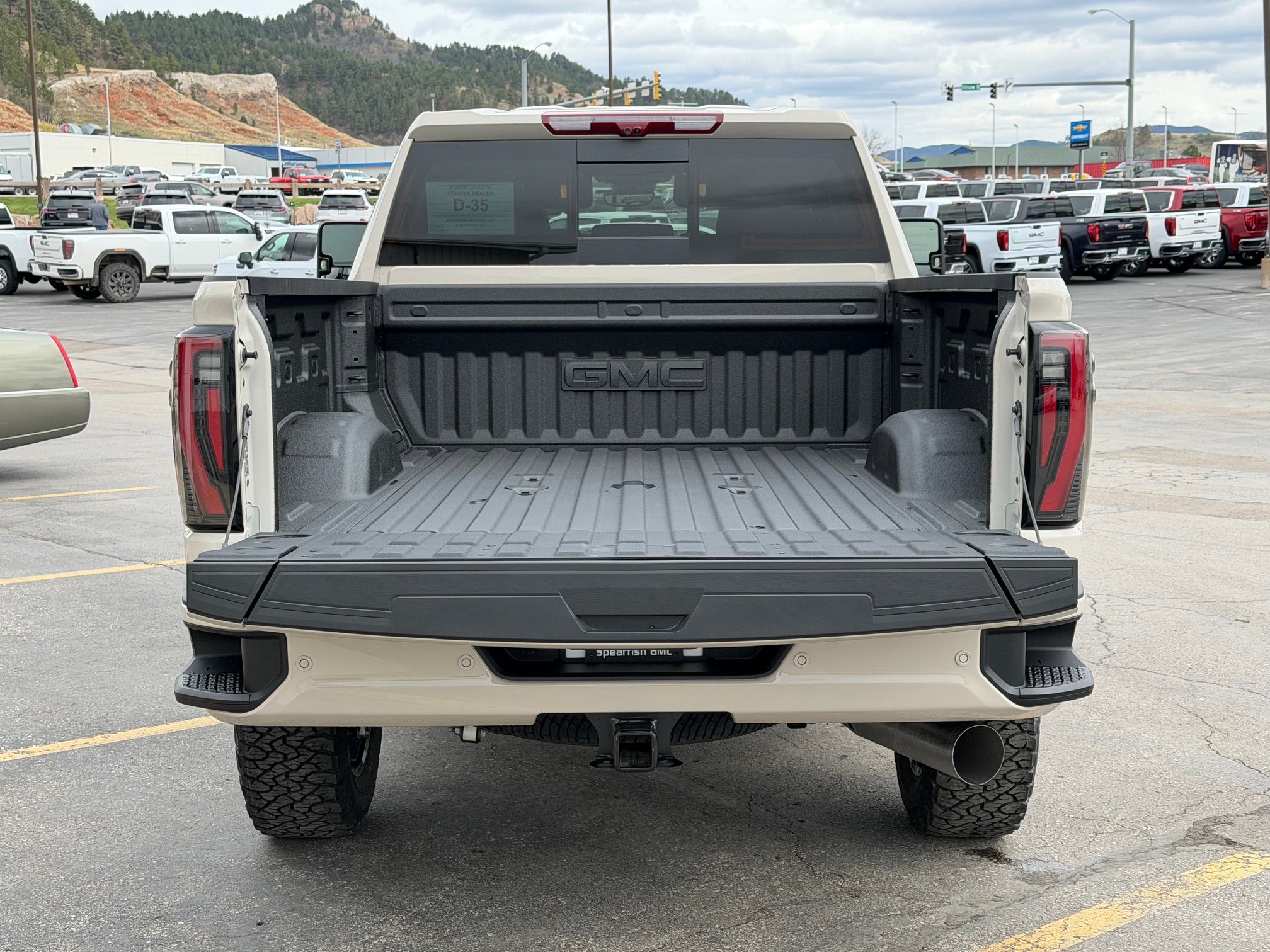 View vehicle photo 7
