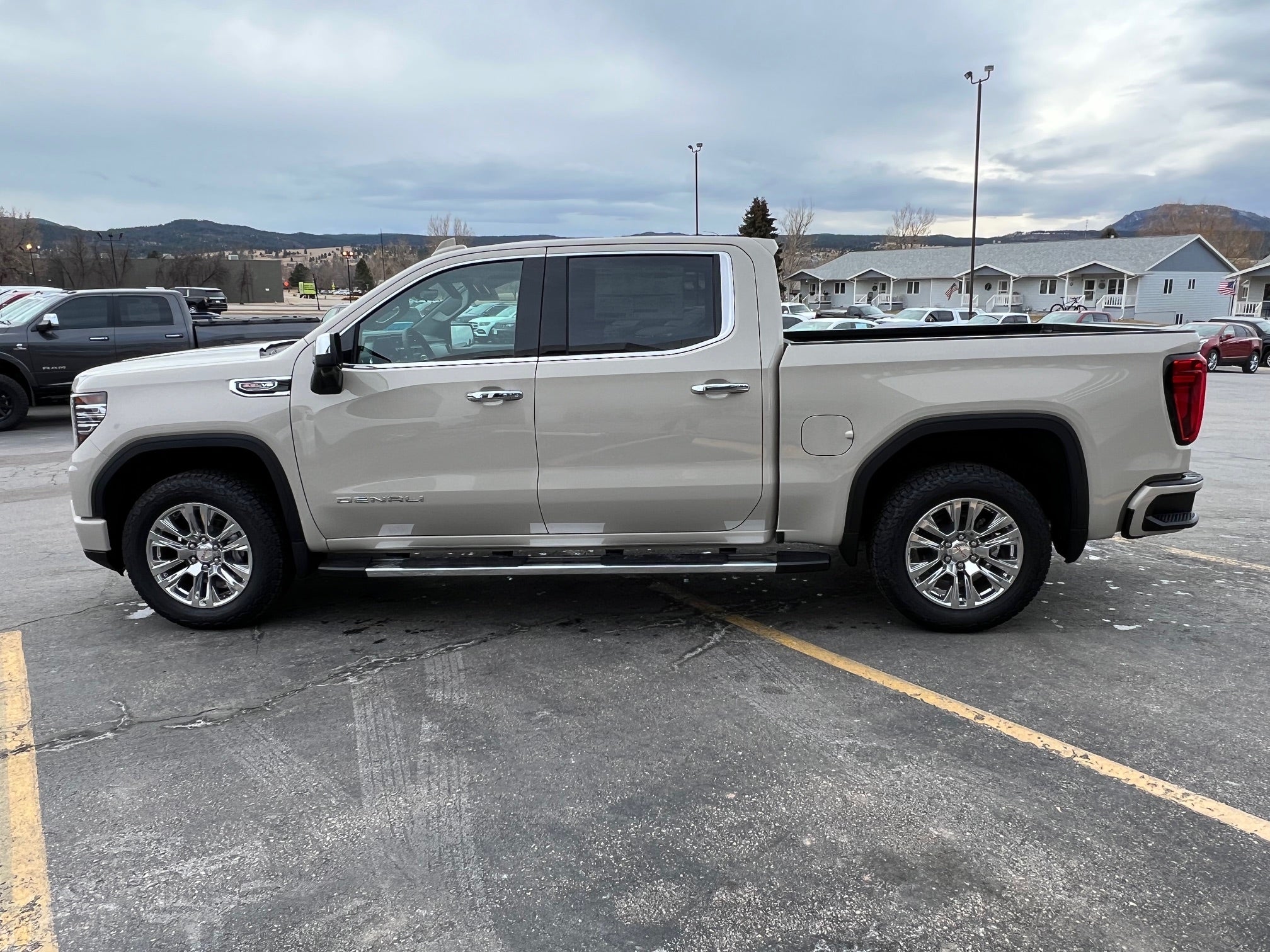 View vehicle photo 4