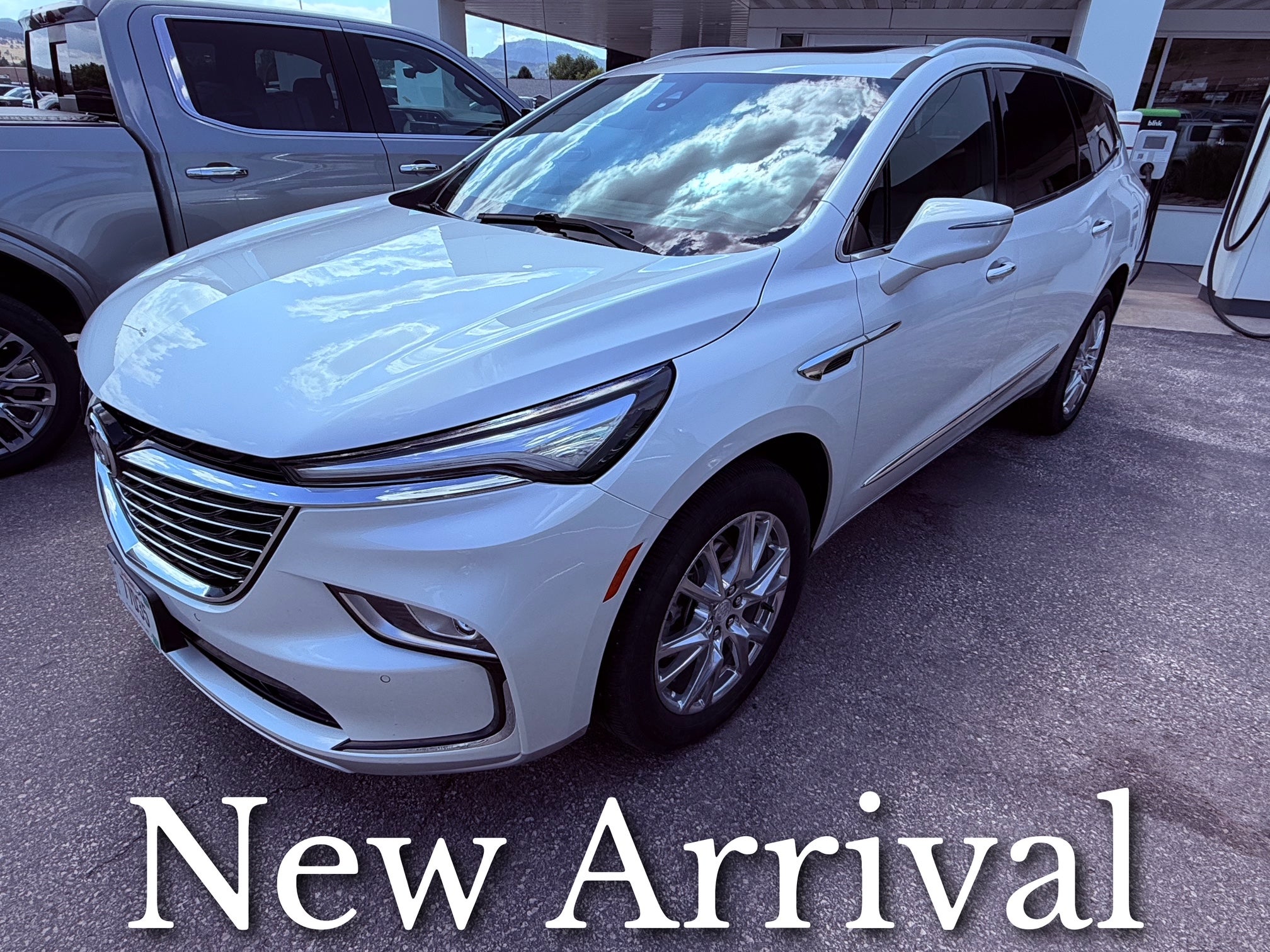 White Frost Tricoat 2022 Buick Enclave SUV / Crossover Four-Wheel Drive Automatic