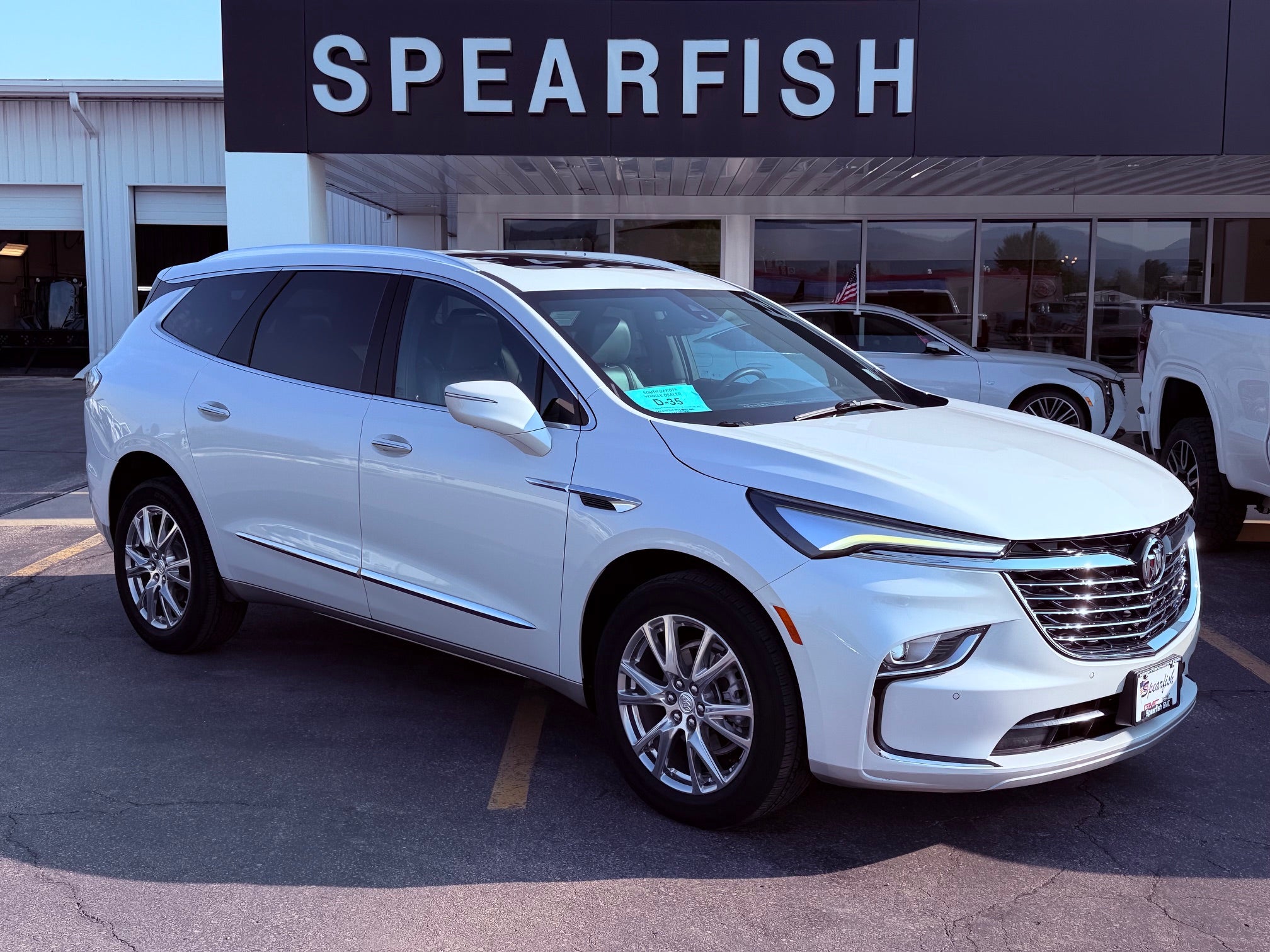 White Frost Tricoat 2022 Buick Enclave SUV / Crossover Four-Wheel Drive Automatic