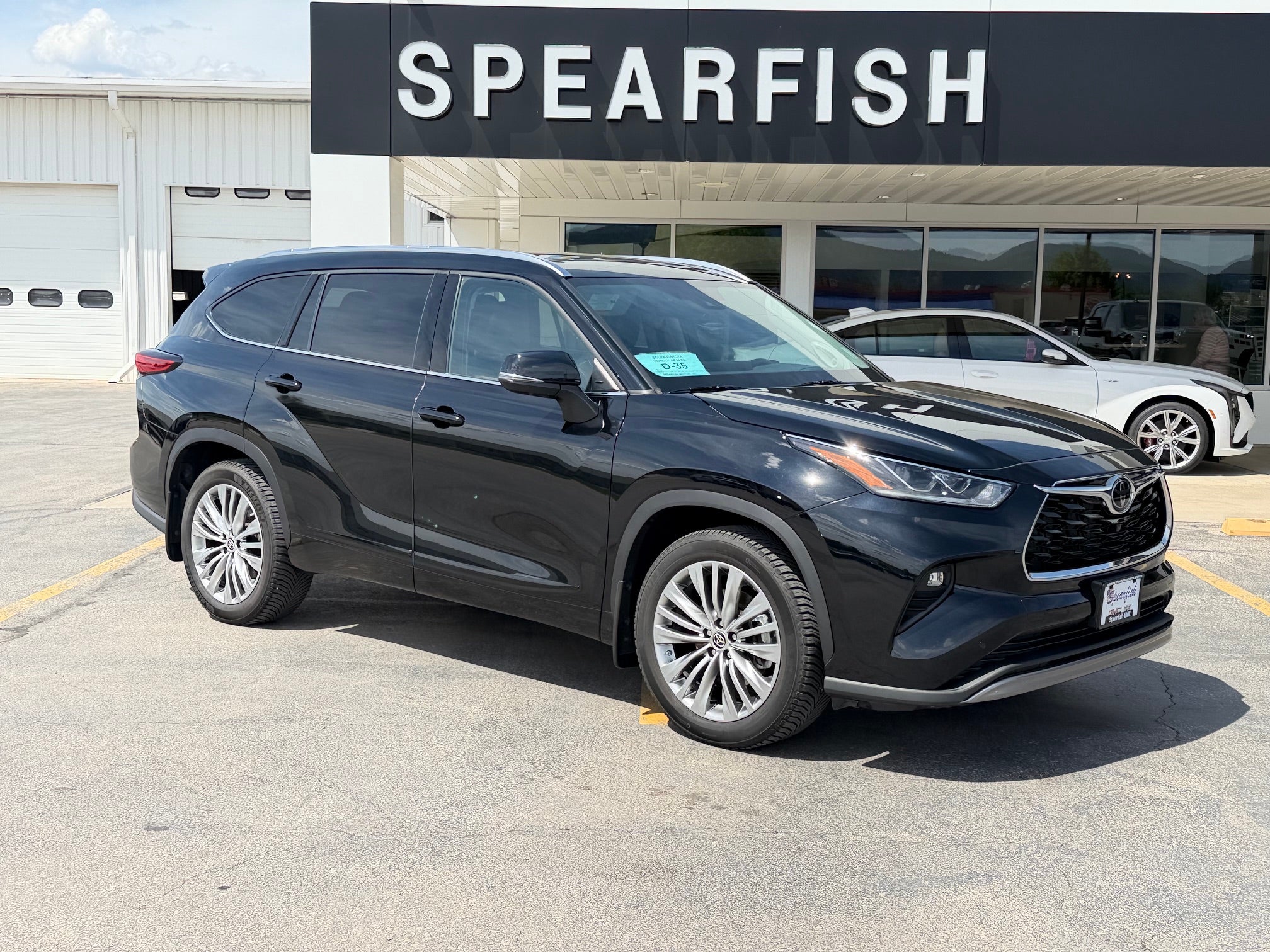 Black 2022 Toyota Highlander Platinum AWD SUV / Crossover All-Wheel Drive 