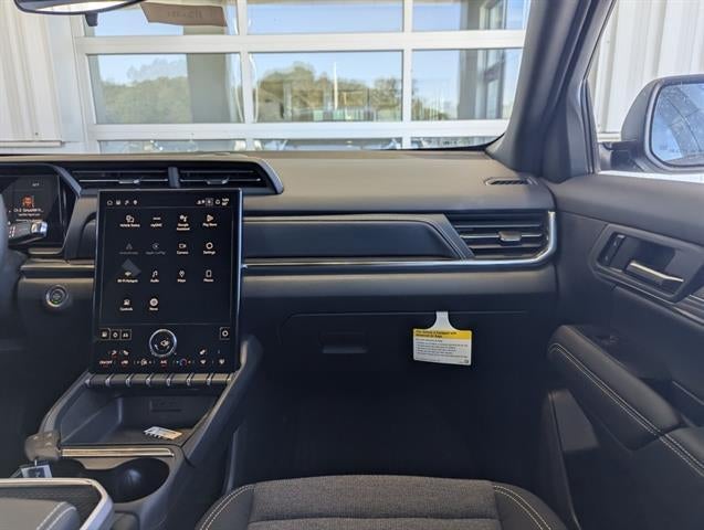 View vehicle photo 4