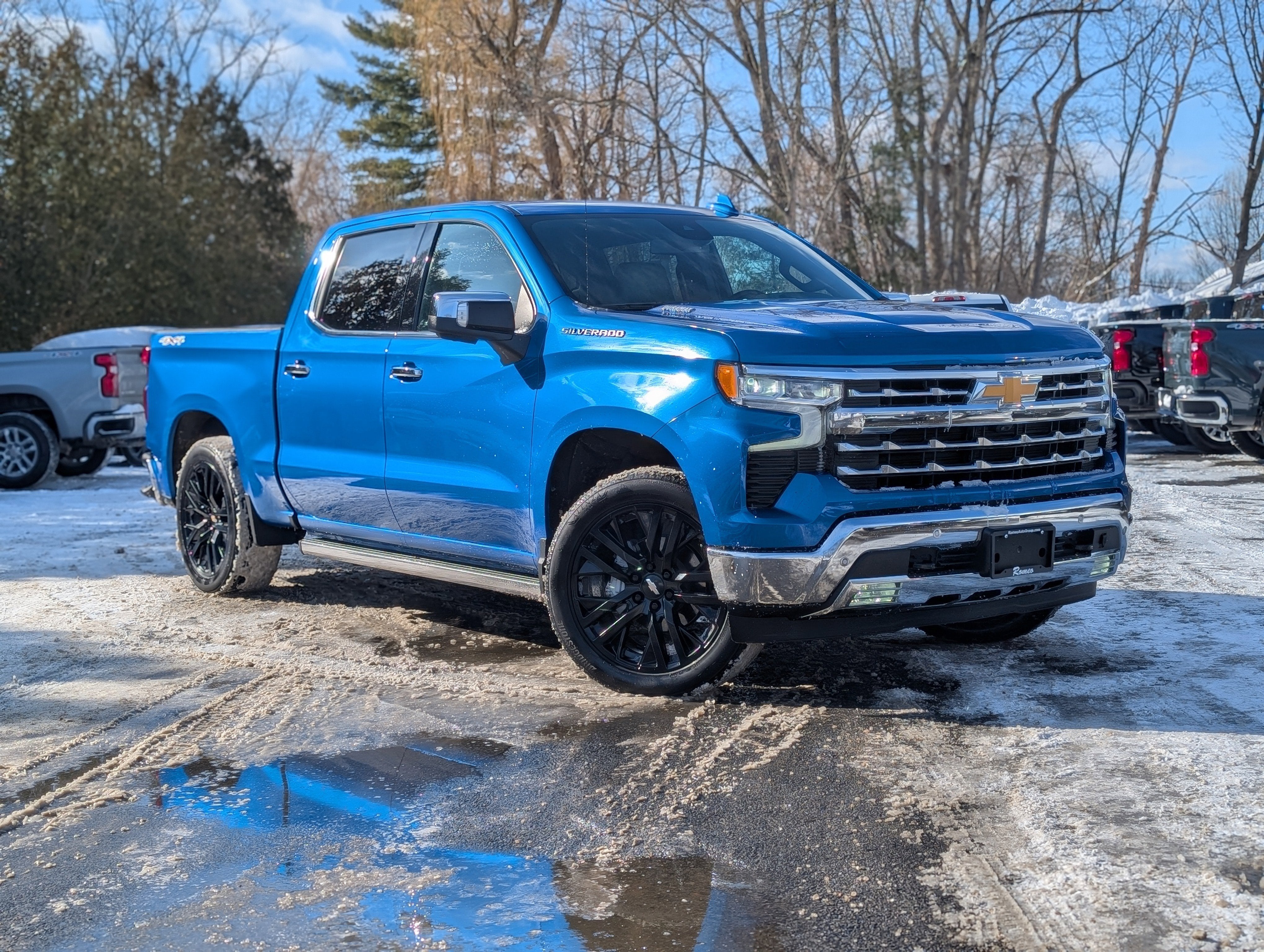 2023 Chevrolet Silverado 1500 LTZ Crew Cab 4WD