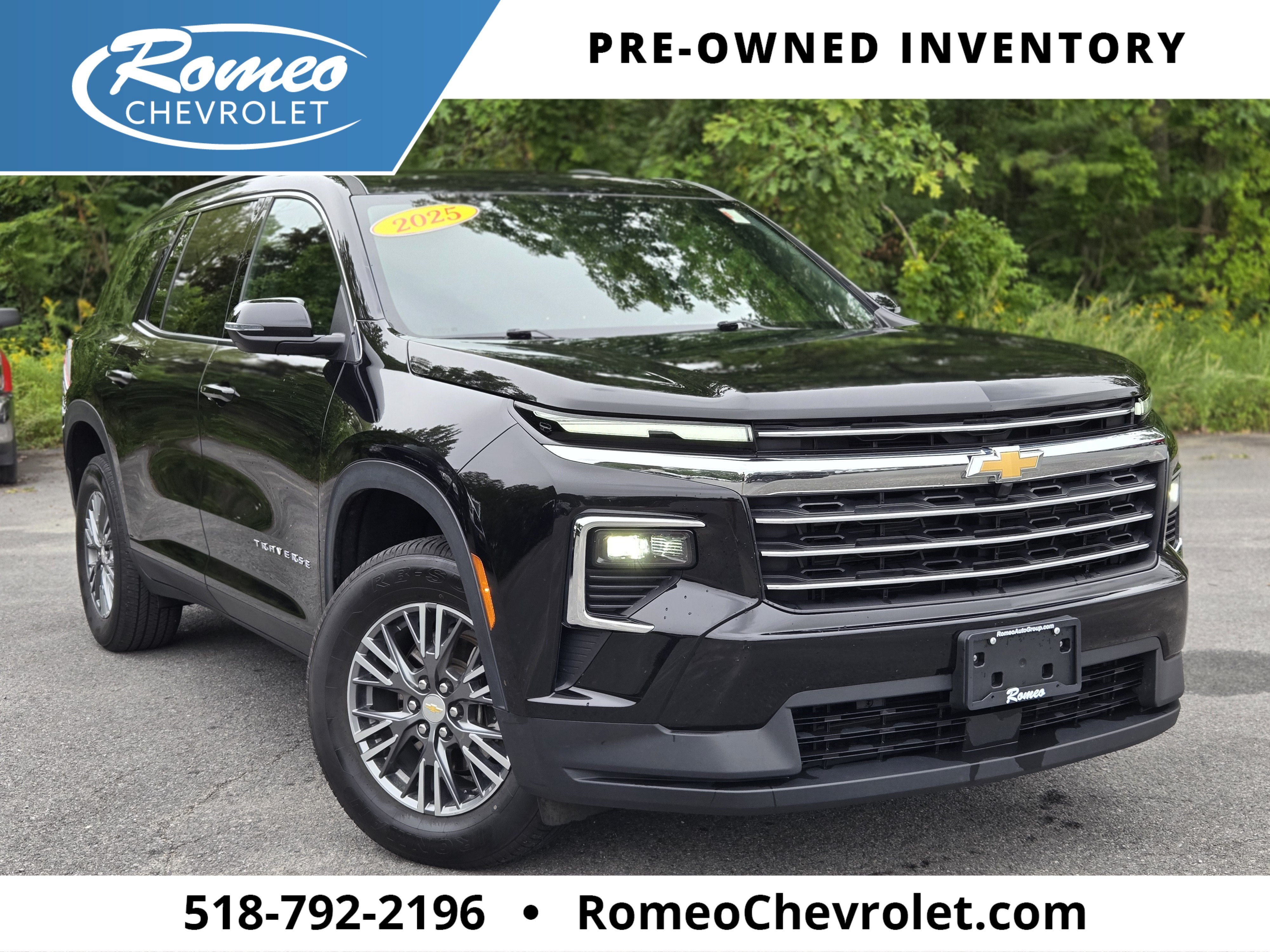 Mosaic Black Metallic 2025 Chevrolet Traverse SUV / Crossover Four-Wheel Drive Automatic