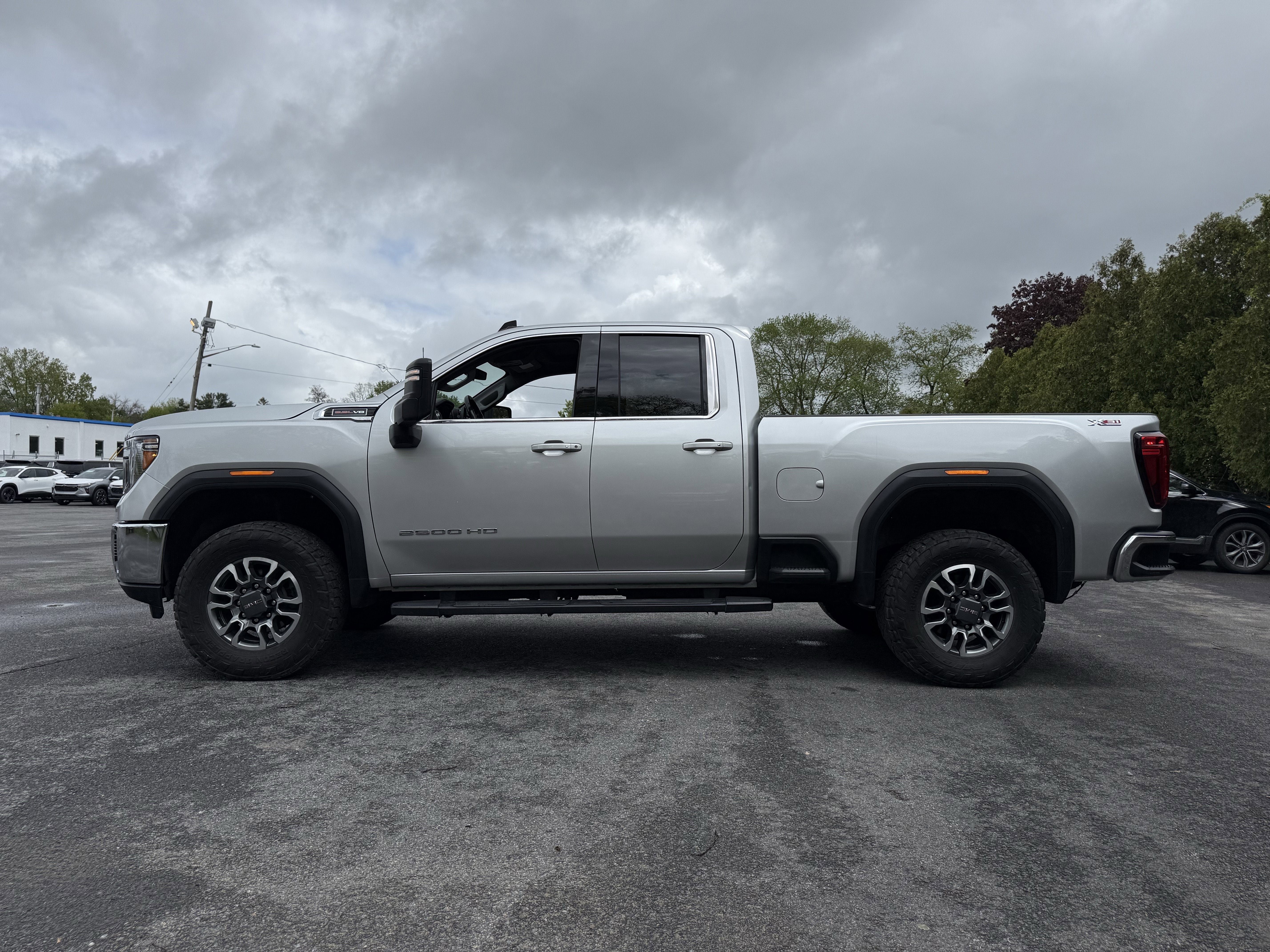 View vehicle photo 7