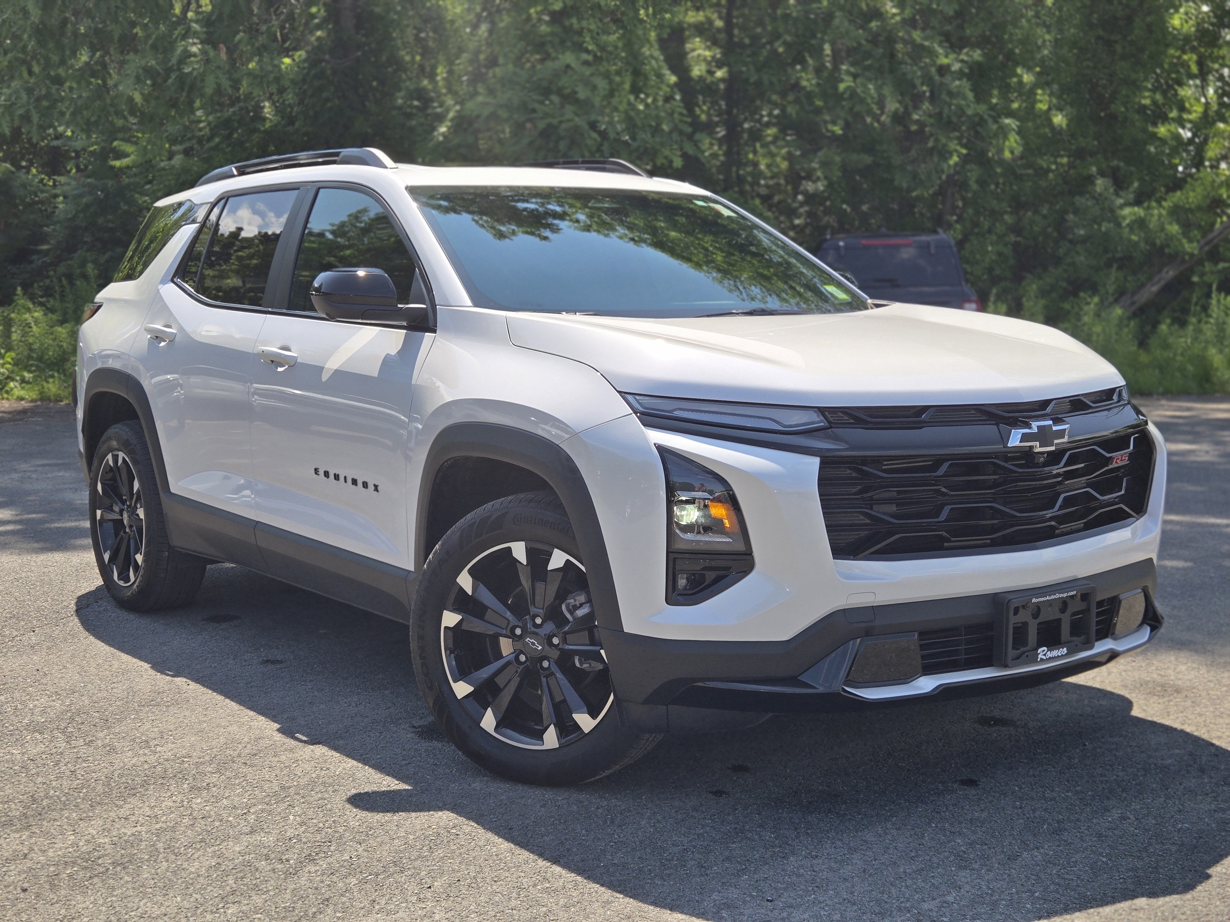 White (Iridescent Pearl Tricoat) 2025 Chevrolet Equinox SUV / Crossover Four-Wheel Drive Automatic