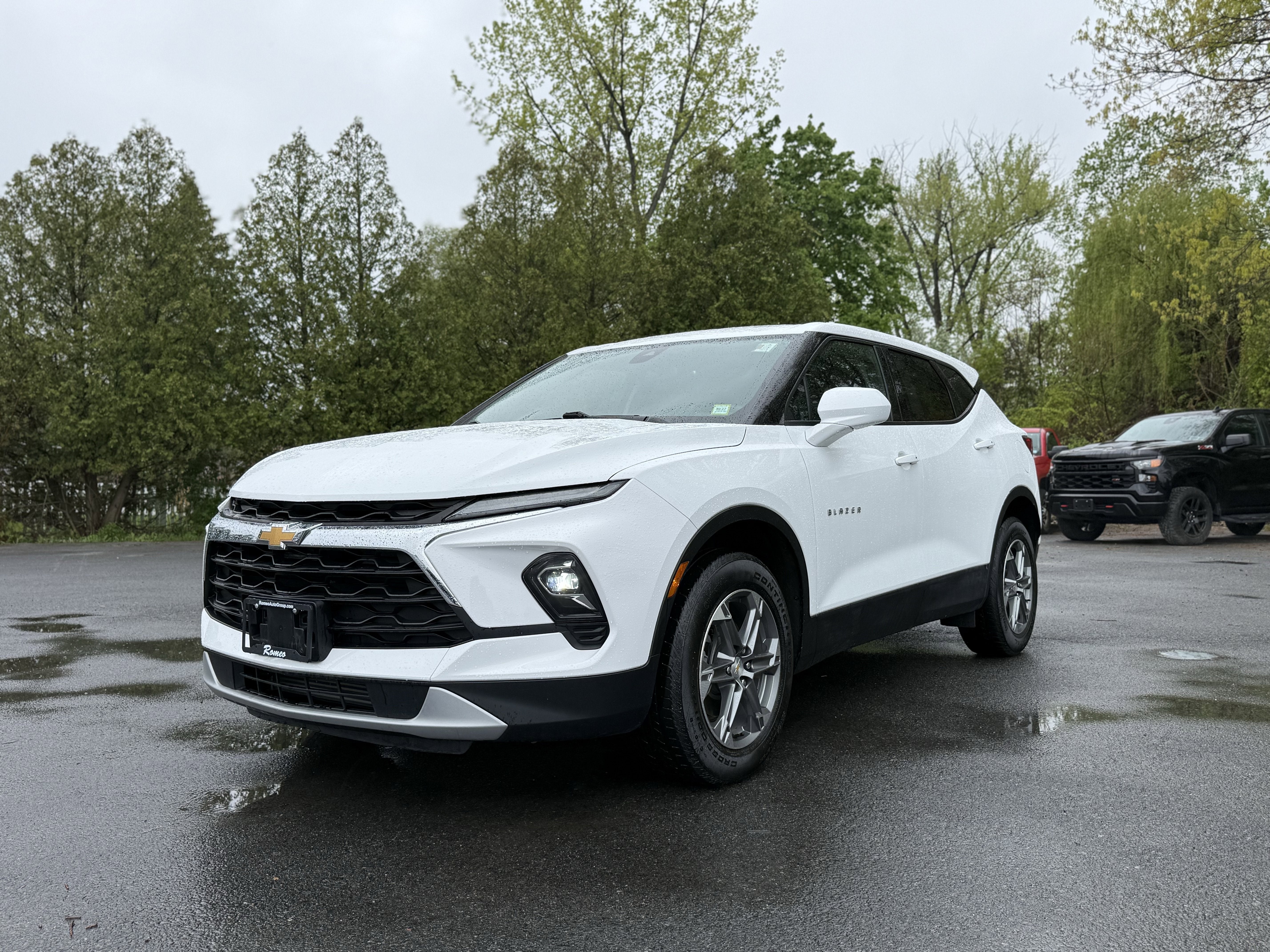 View vehicle photo 7