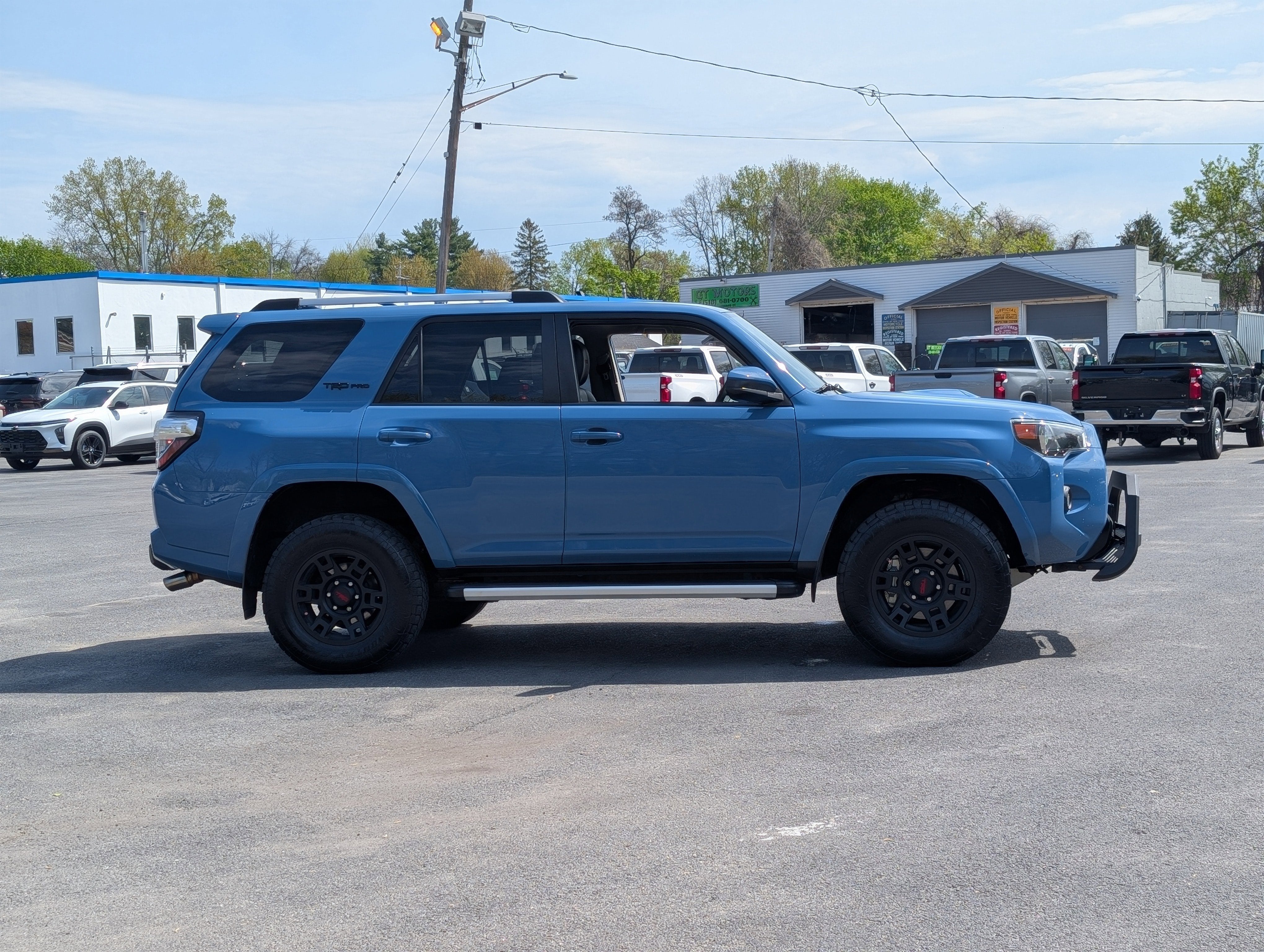 View vehicle photo 7
