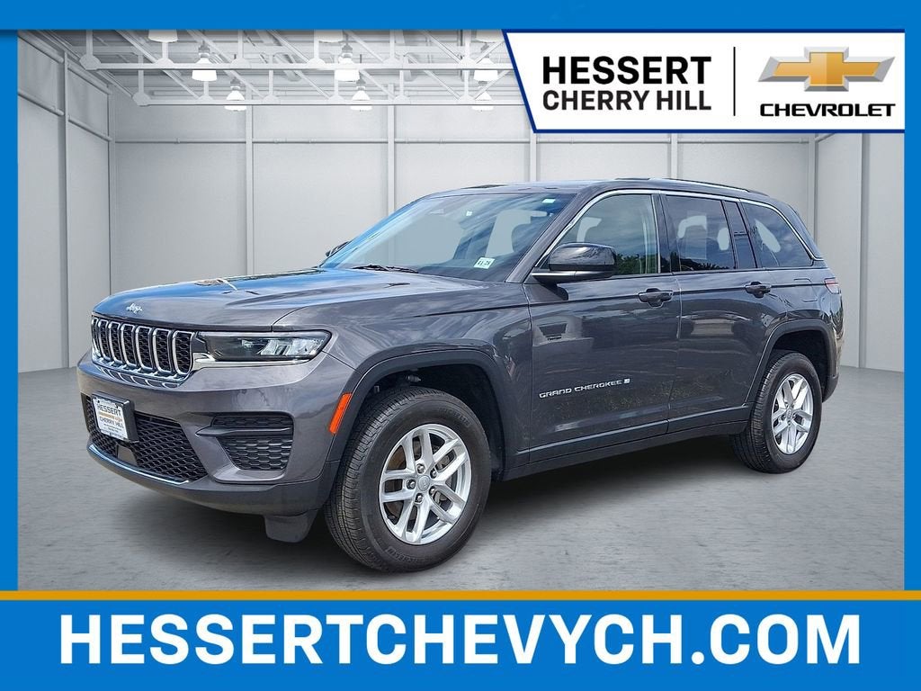 Gray 2024 Jeep Grand Cherokee SUV / Crossover Four-Wheel Drive Automatic