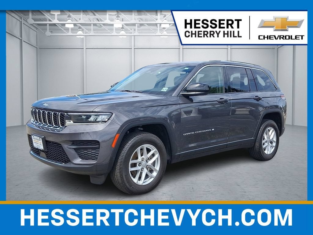 Gray 2024 Jeep Grand Cherokee SUV / Crossover Four-Wheel Drive Automatic