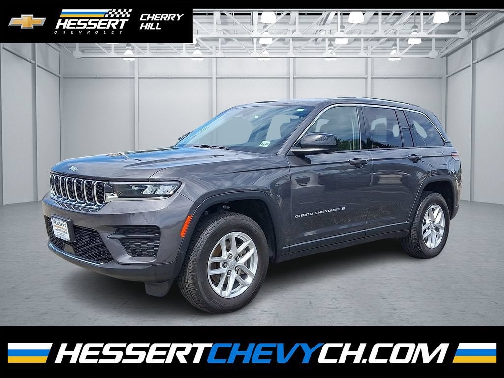 Gray 2024 Jeep Grand Cherokee SUV / Crossover Four-Wheel Drive Automatic