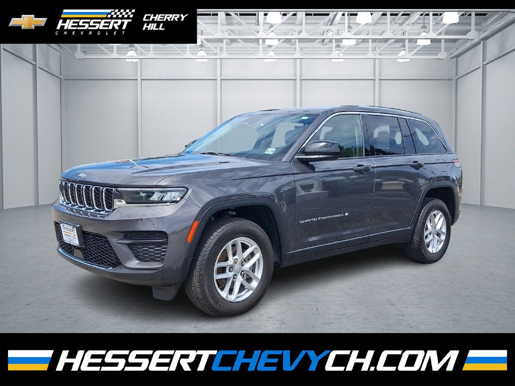 Gray 2024 Jeep Grand Cherokee SUV / Crossover Four-Wheel Drive Automatic