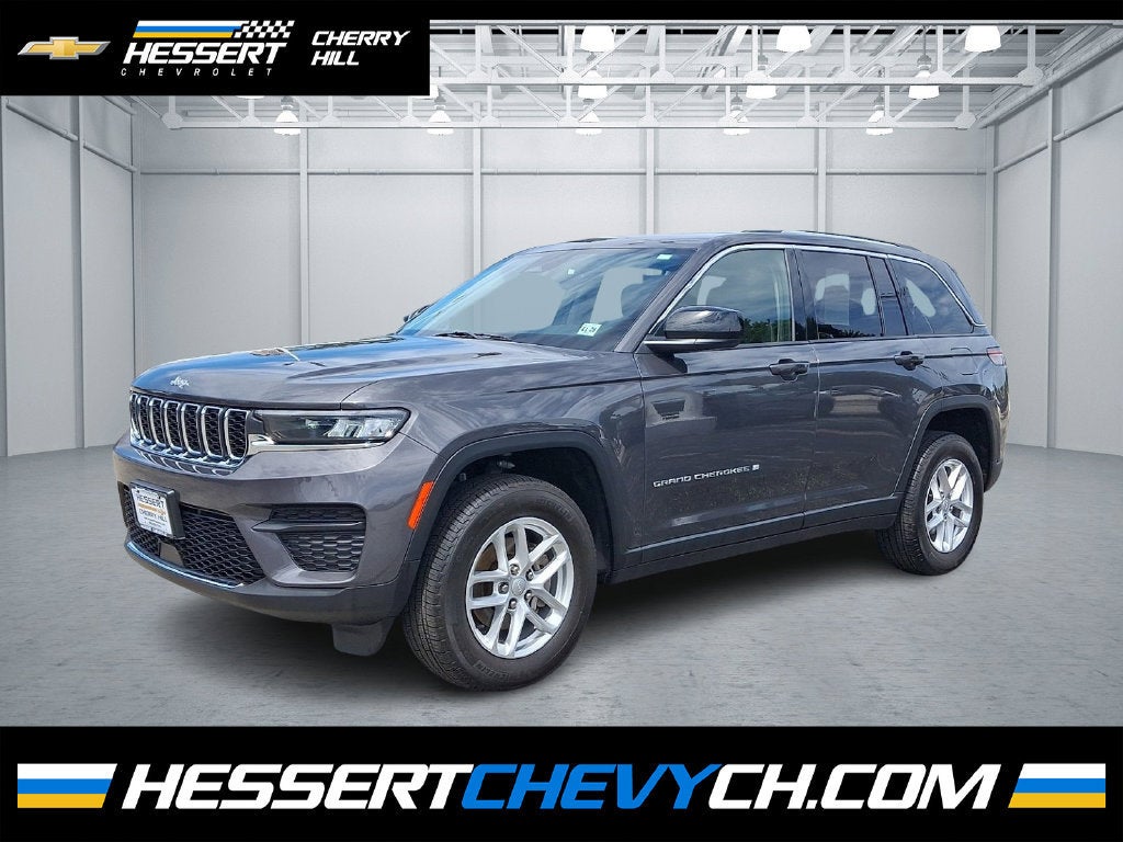 Gray 2024 Jeep Grand Cherokee SUV / Crossover Four-Wheel Drive Automatic