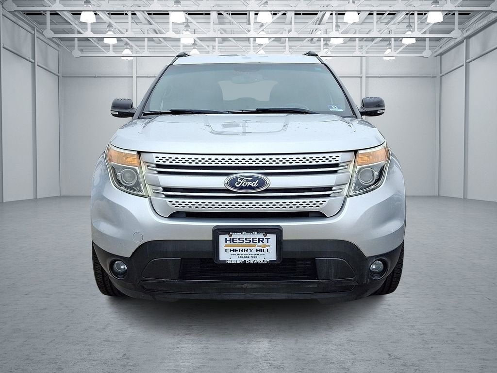 View vehicle photo 3