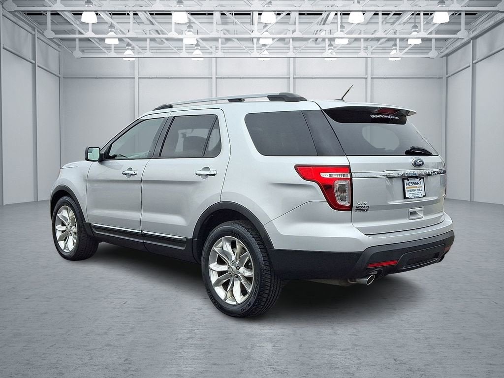 View vehicle photo 7