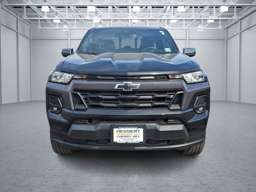 View vehicle photo 3