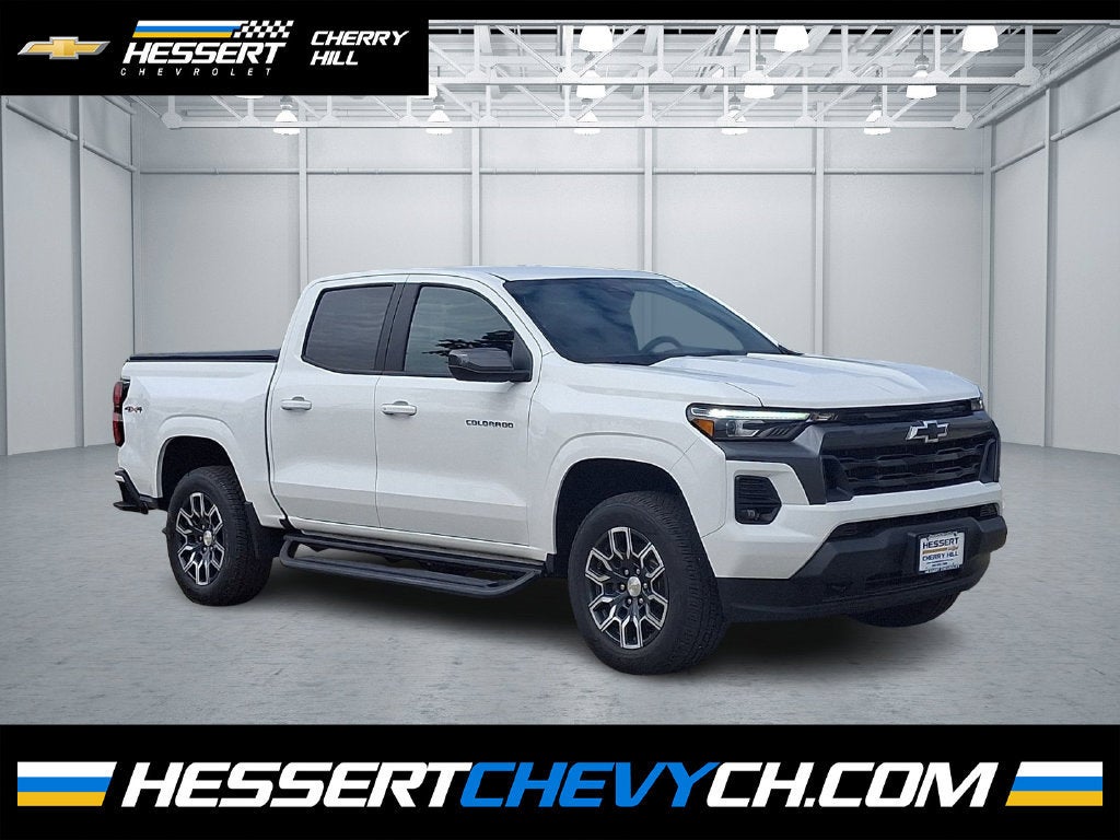 Summit White 2023 Chevrolet Colorado Pickup Truck Four-Wheel Drive Automatic