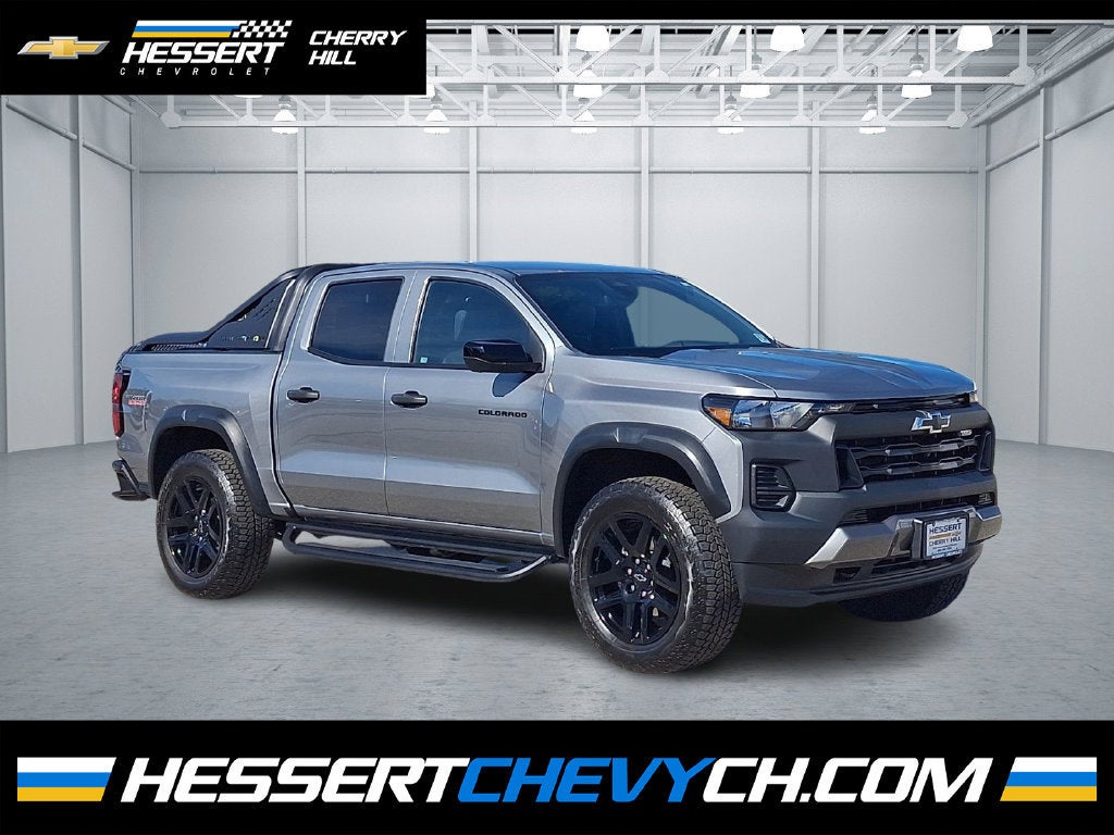 Sterling Gray Metallic 2025 Chevrolet Colorado Pickup Truck Four-Wheel Drive Automatic
