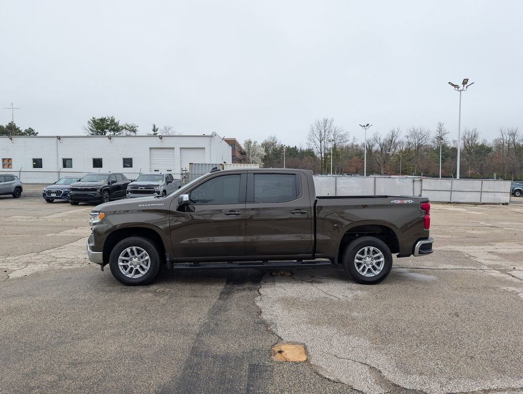 View vehicle photo 4