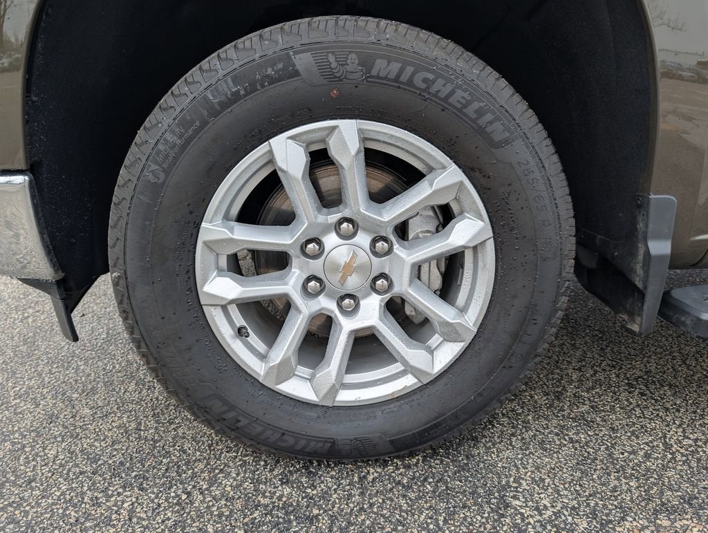 View vehicle photo 5