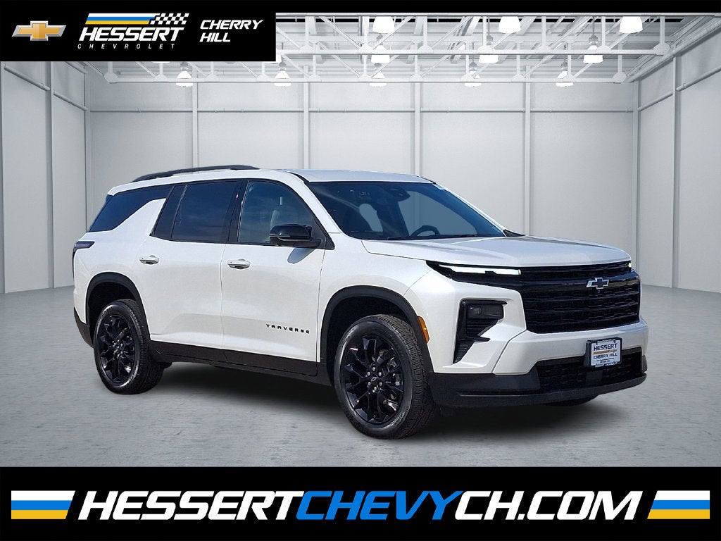 White (Iridescent Pearl Tricoat) 2024 Chevrolet Traverse SUV / Crossover Front-Wheel Drive Automatic