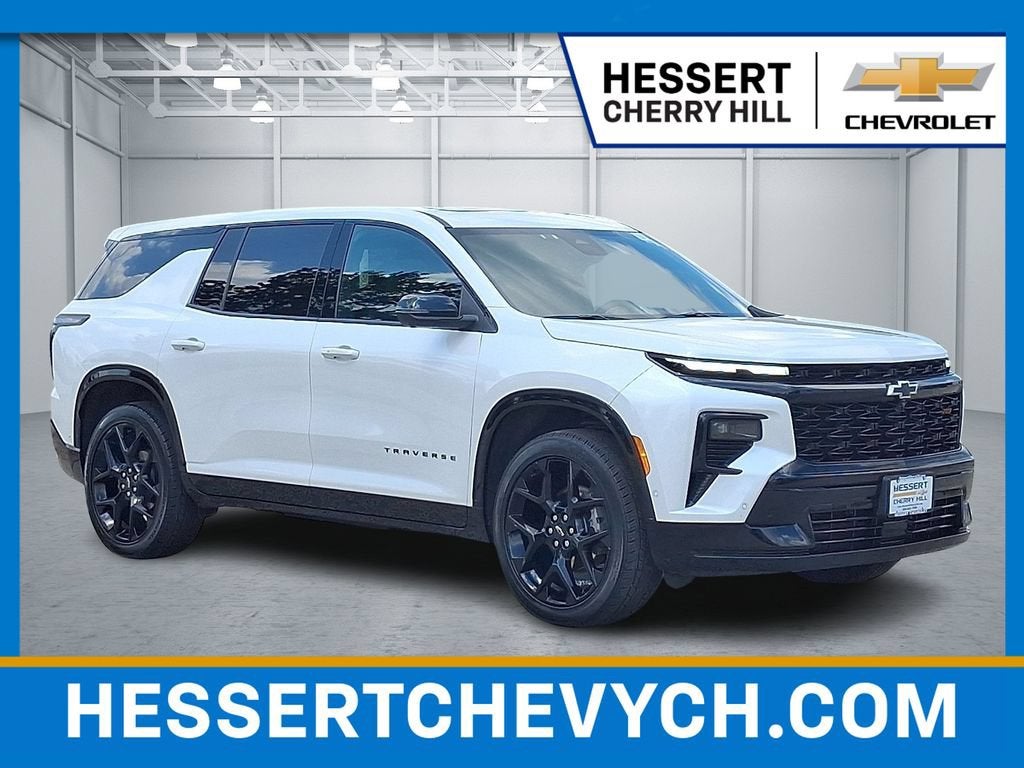 White (Iridescent Pearl Tricoat) 2024 Chevrolet Traverse SUV / Crossover Four-Wheel Drive Automatic