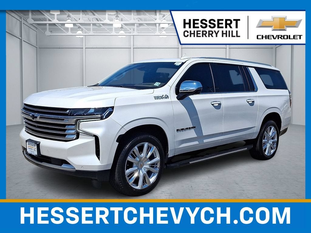 White (Iridescent Pearl Tricoat) 2023 Chevrolet Suburban SUV / Crossover Four-Wheel Drive Automatic