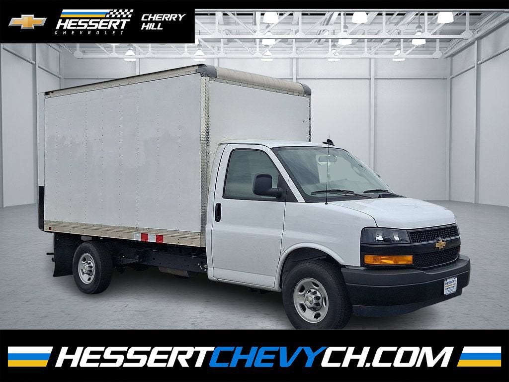 Summit White 2025 Chevrolet Express Chassis Van Rear-Wheel Drive Automatic