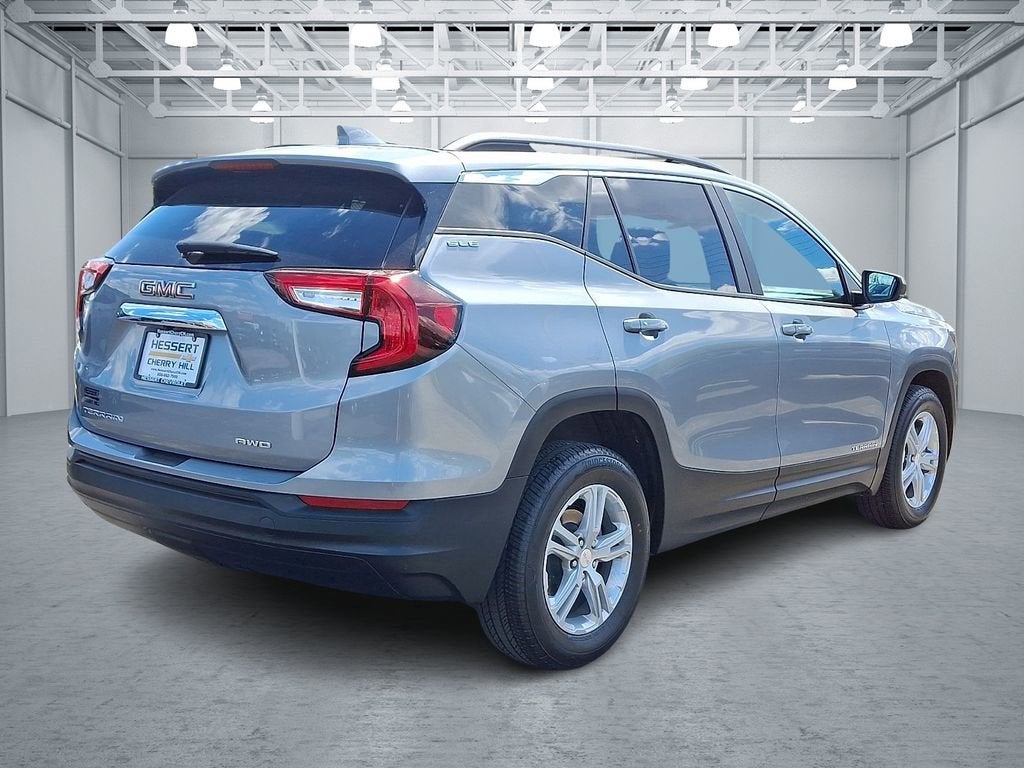 View vehicle photo 5