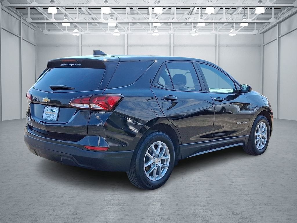 View vehicle photo 5