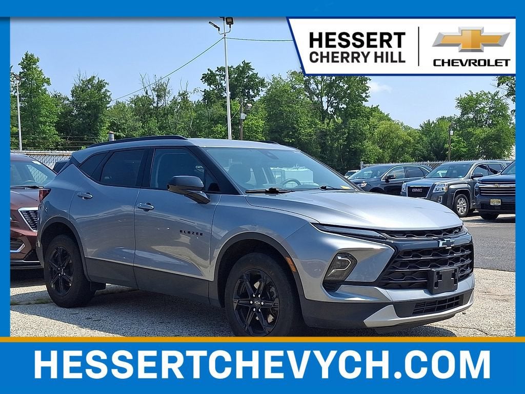 Sterling Gray Metallic 2023 Chevrolet Blazer SUV / Crossover Front-Wheel Drive Automatic