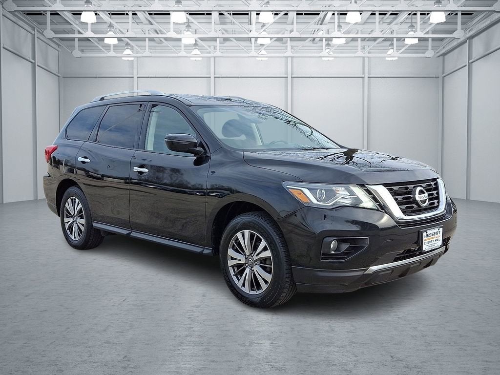 View vehicle photo 4