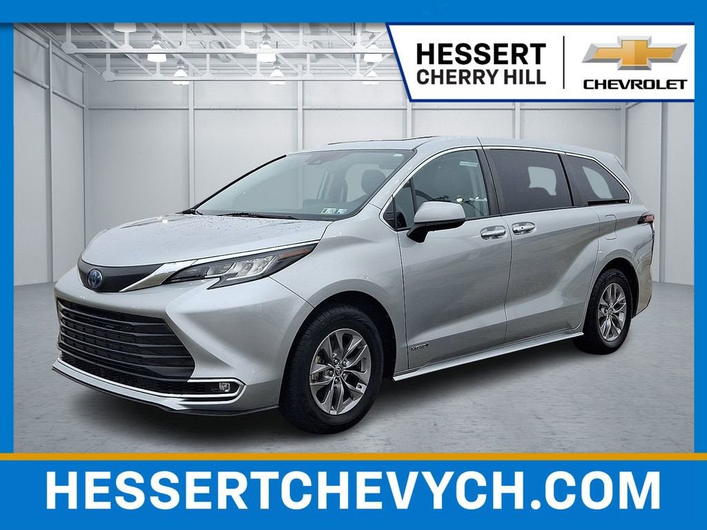 2021 Toyota Sienna XLE 7-Passenger AWD