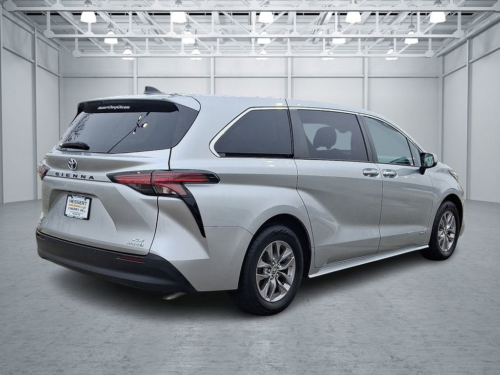 View vehicle photo 5