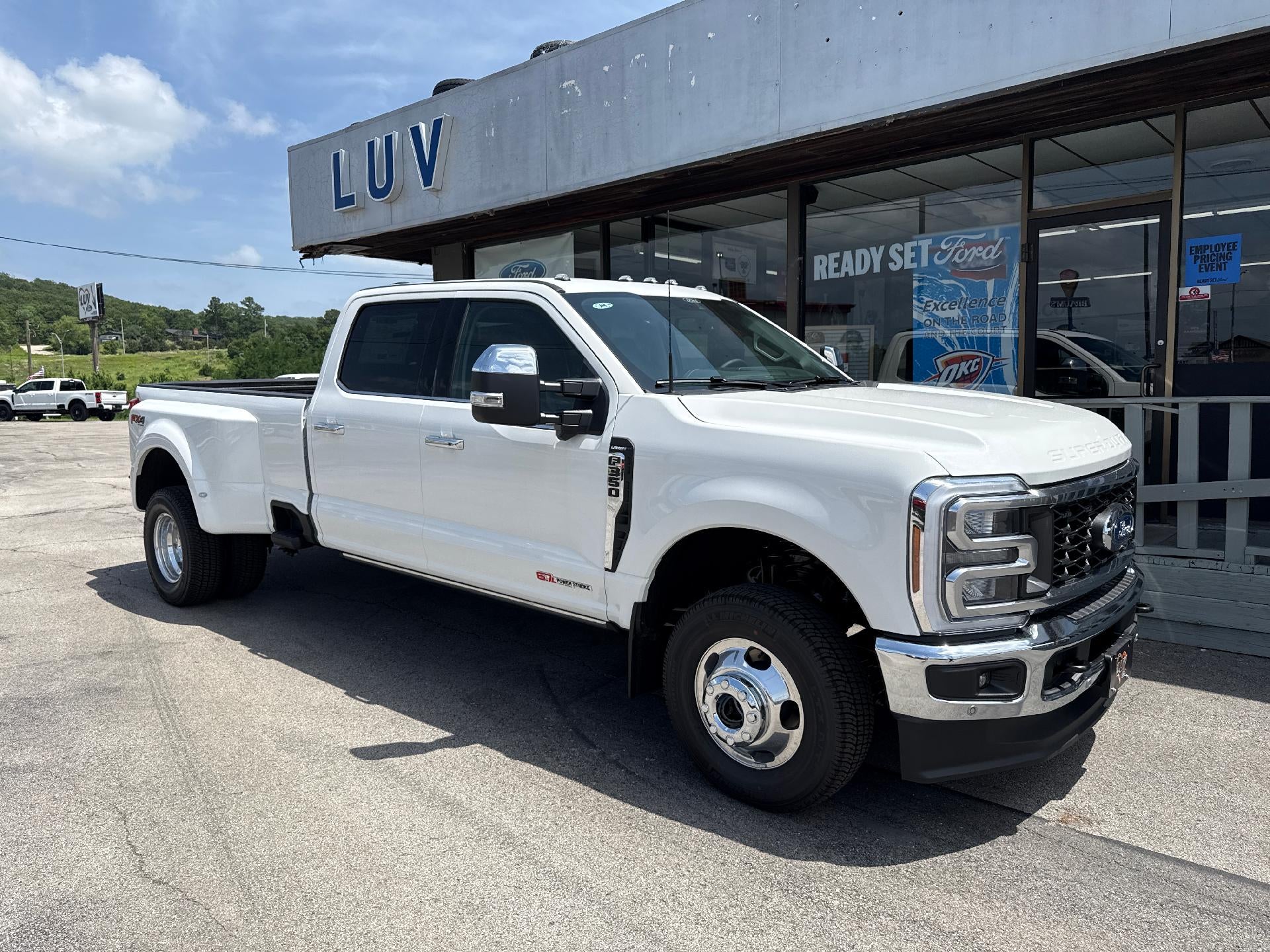 2026 Ford Super Duty F-350 DRW LARIAT 4WD CREW CAB 8′ Box