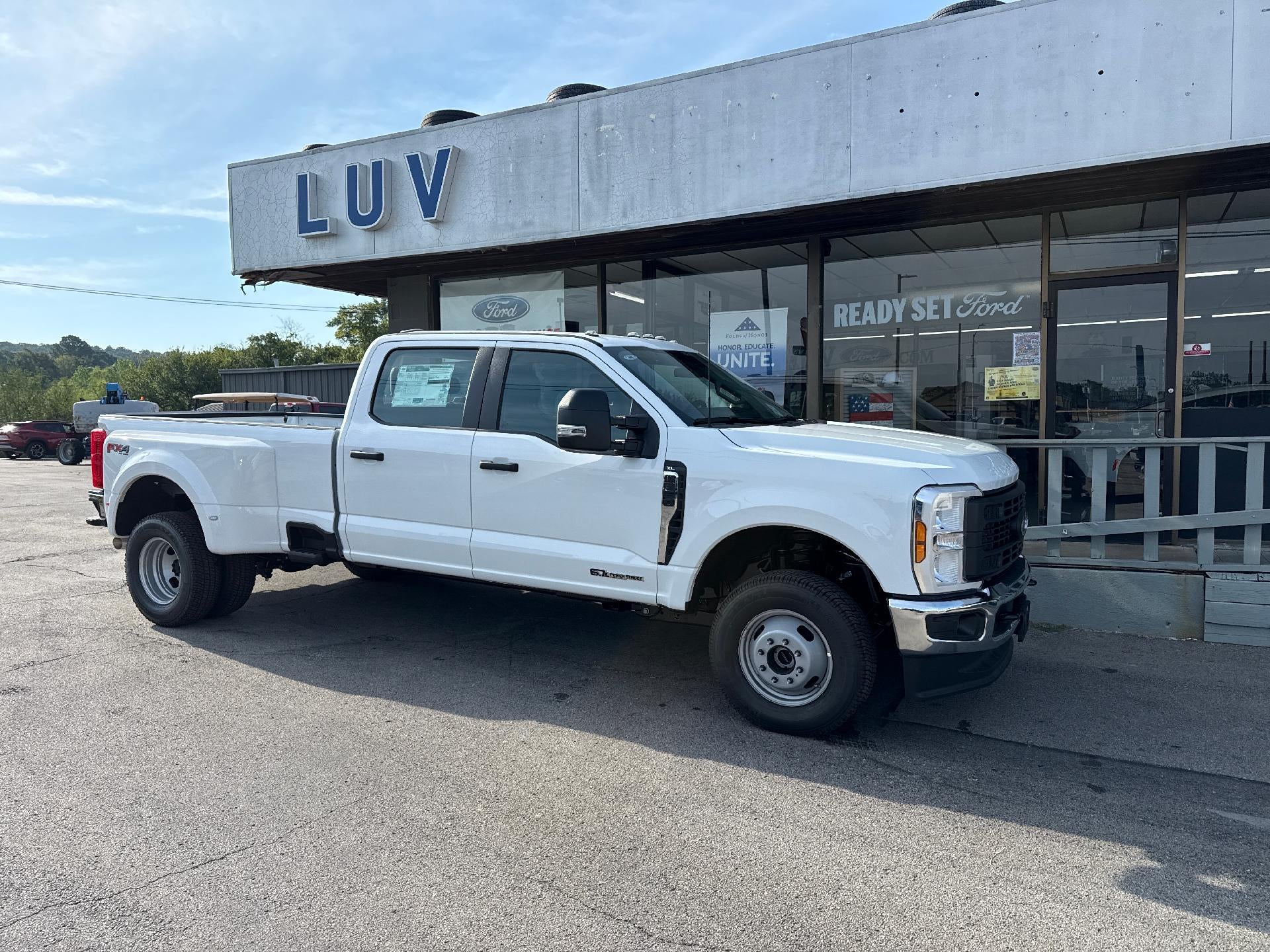 2026 Ford Super Duty F-350 DRW XL 4WD Crew Cab 8′ Box