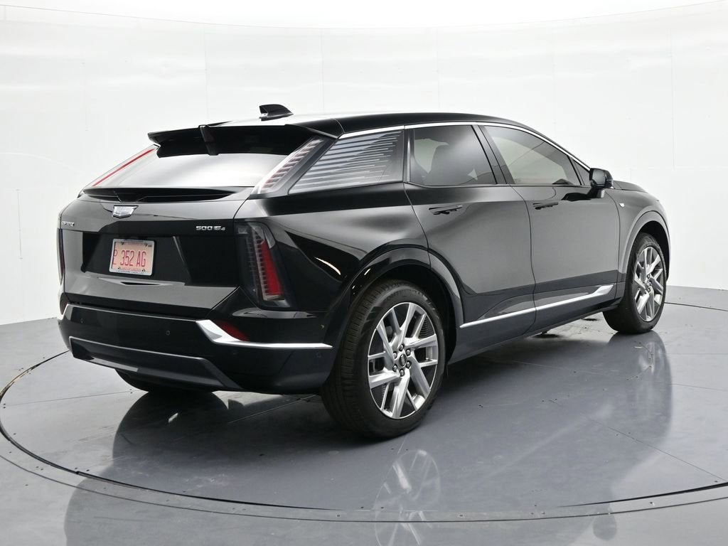 View vehicle photo 5