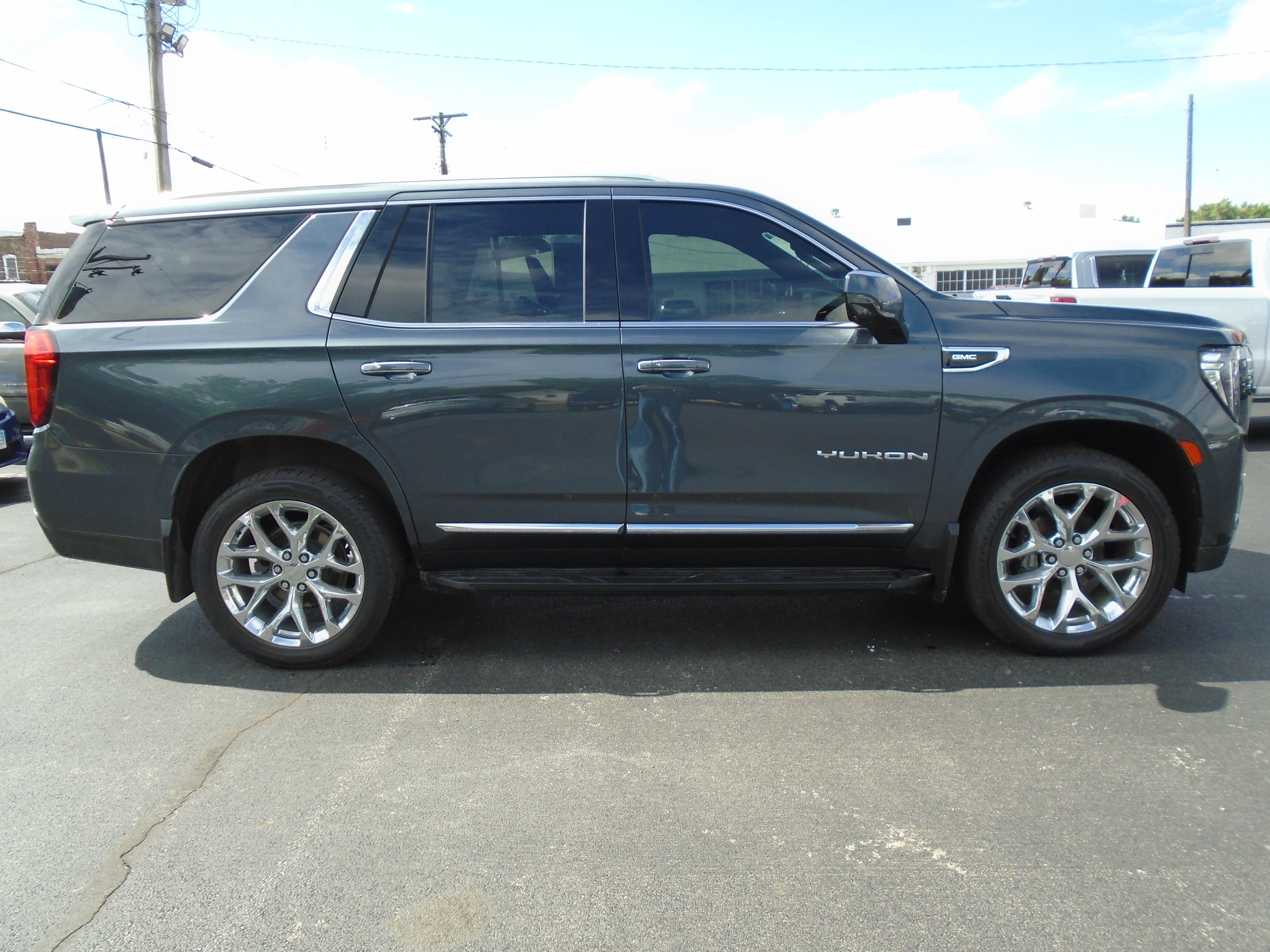 2021 GMC Yukon SLT 4WD   