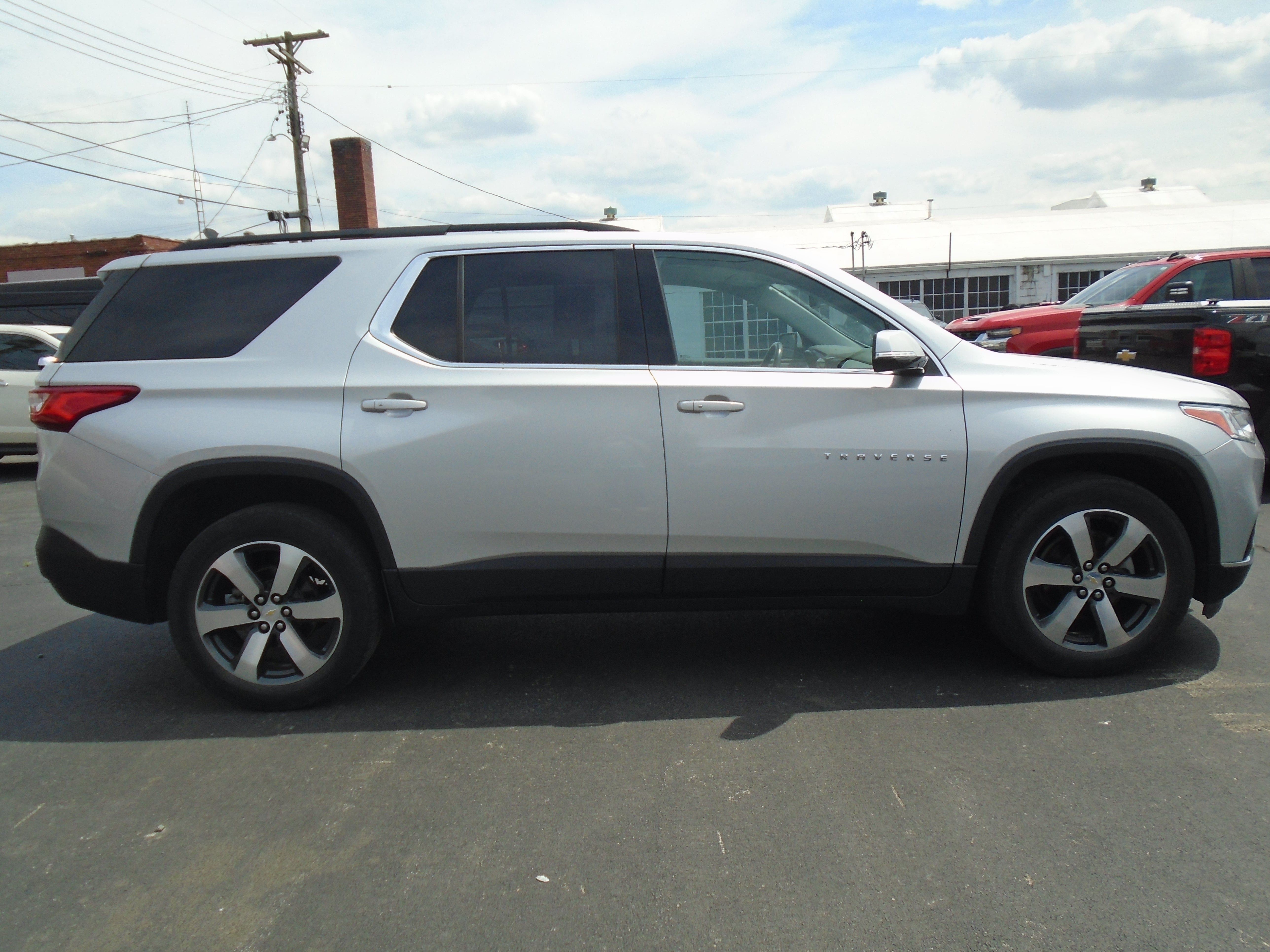 Silver Ice Metallic 2019 Chevrolet Traverse SUV / Crossover Front-Wheel Drive Automatic
