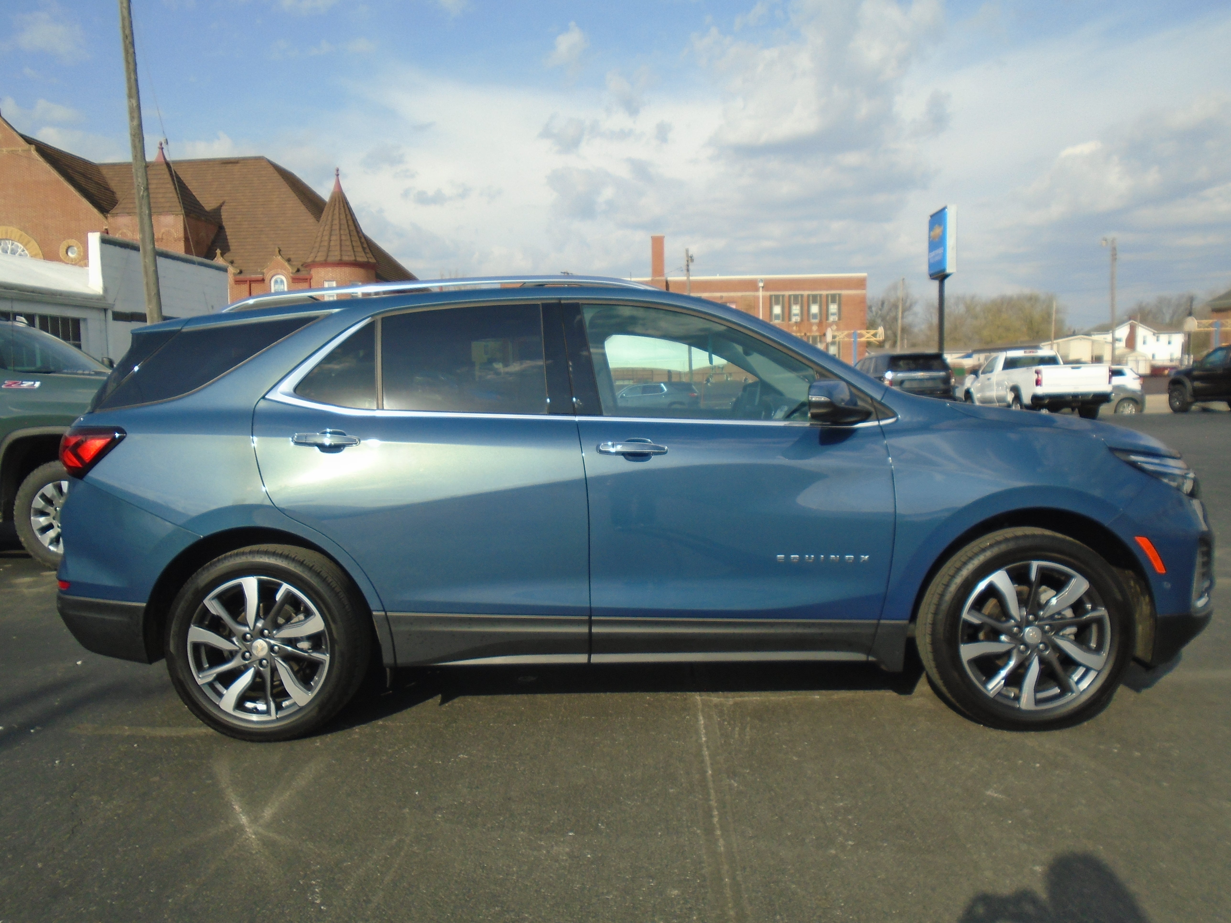  2024 Chevrolet Equinox Premier FWD with 1LZ   