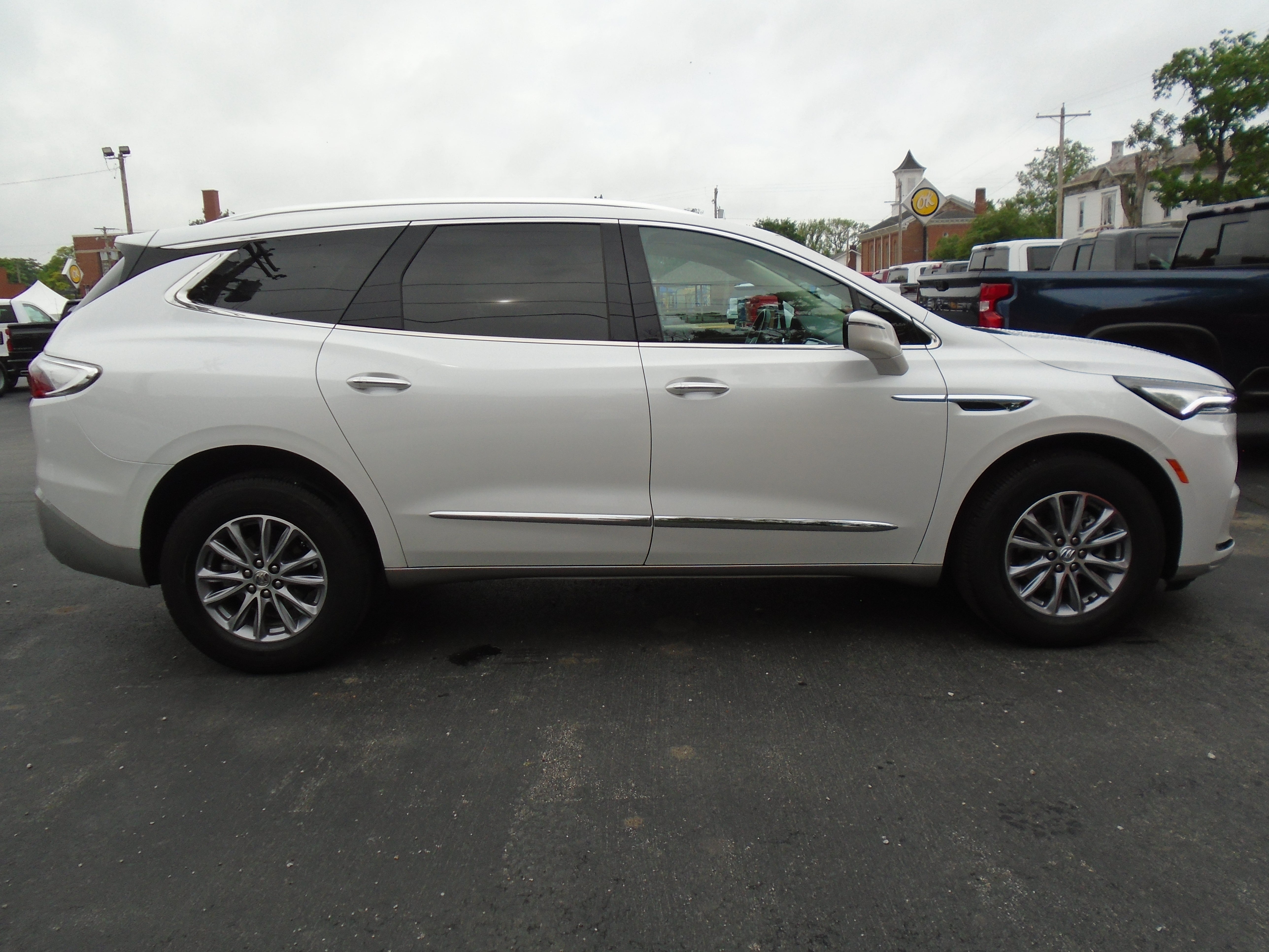  2024 Buick Enclave Essence FWD   