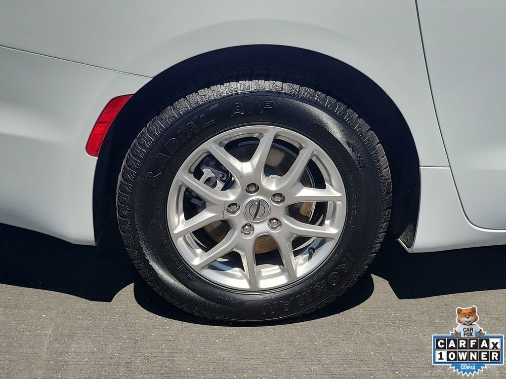 View vehicle photo 6